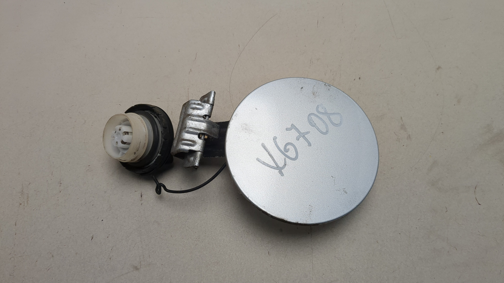 Лючок бензобака