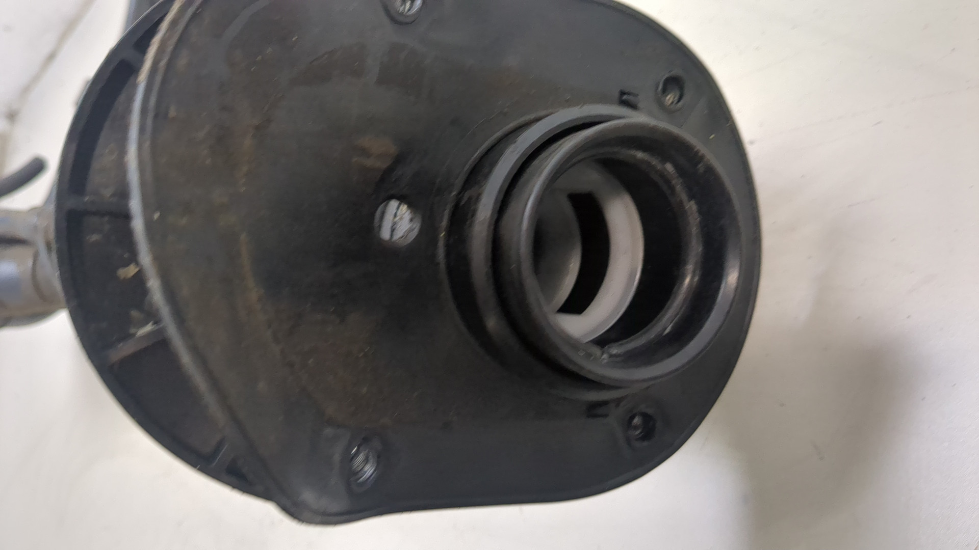 Горловина топливного бака