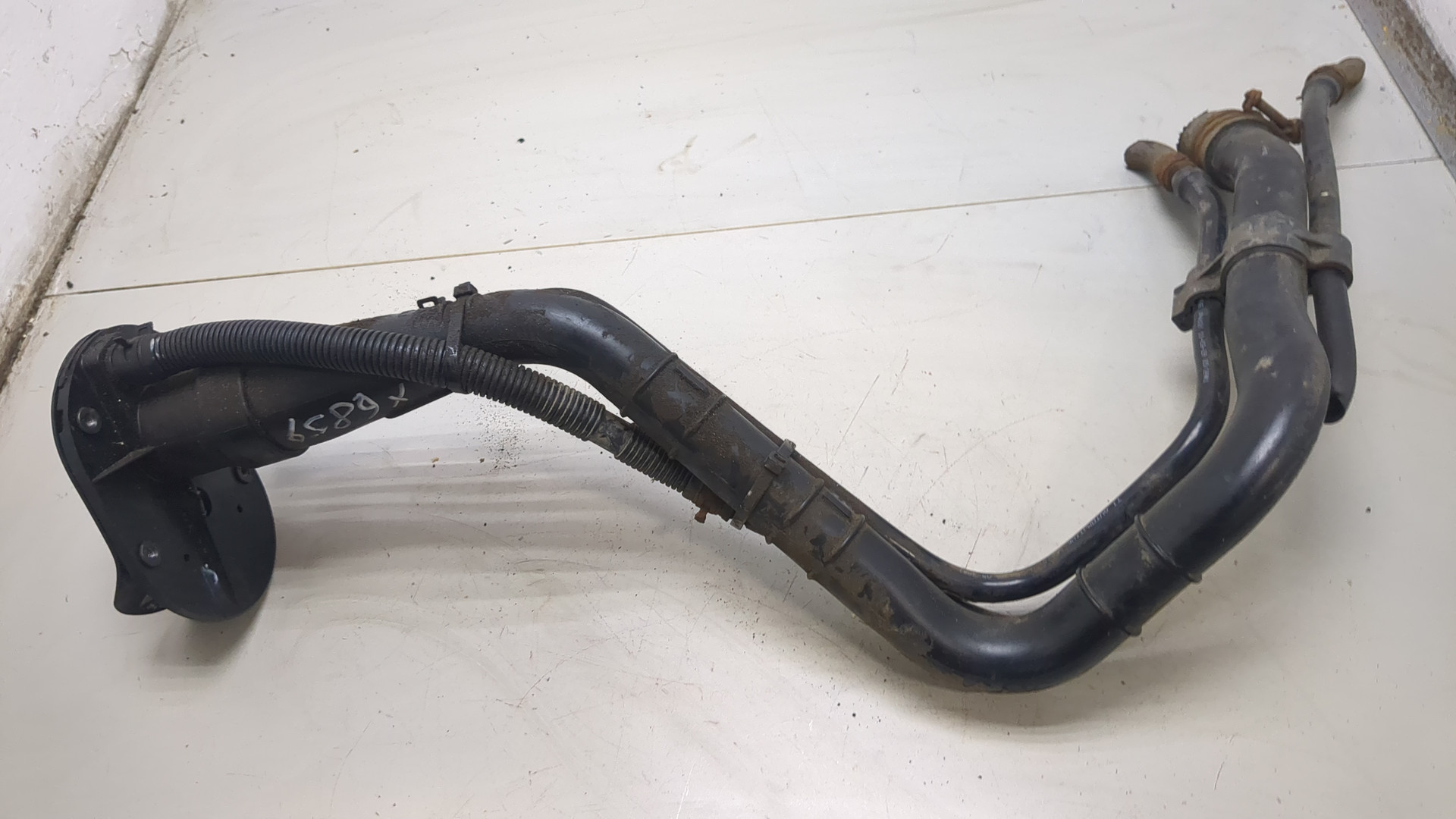 Горловина топливного бака