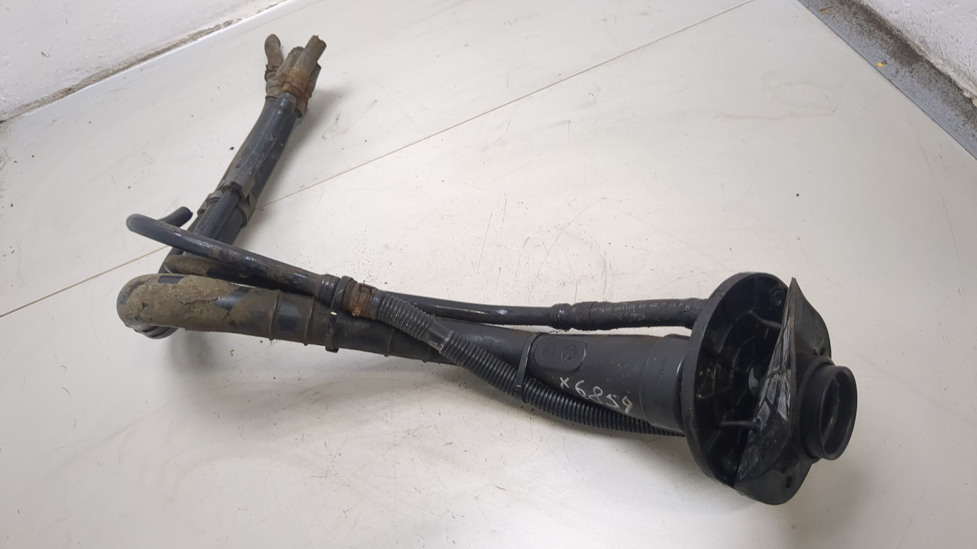 Горловина топливного бака