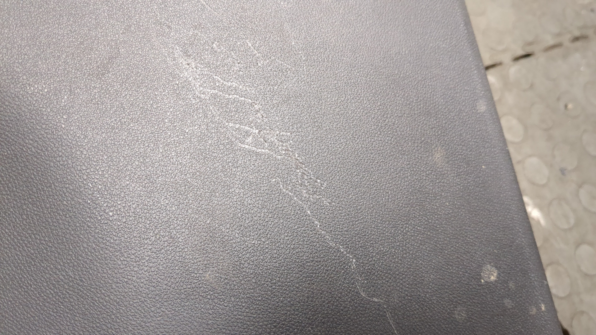 Обшивка двери багажника