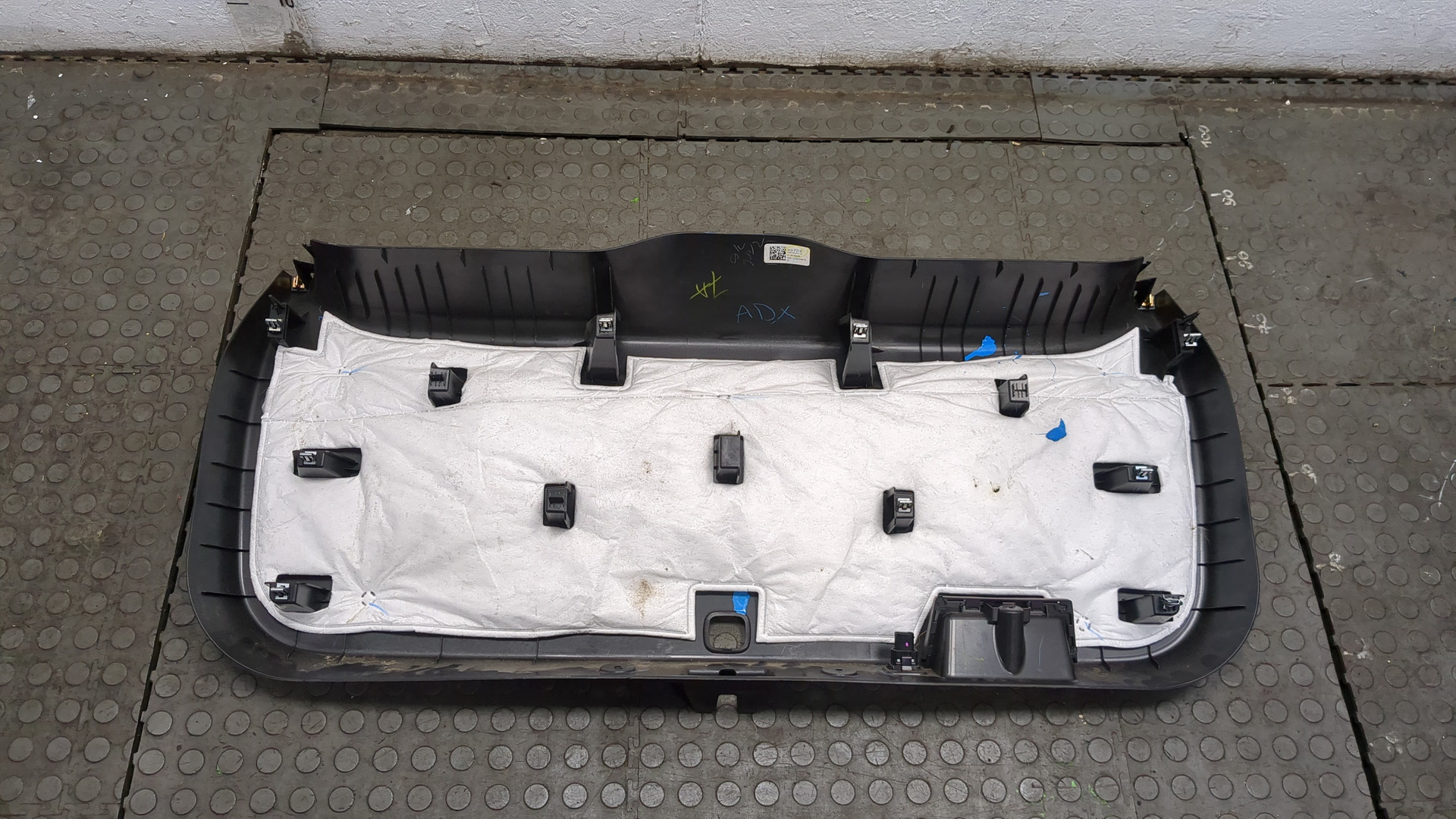 Обшивка двери багажника