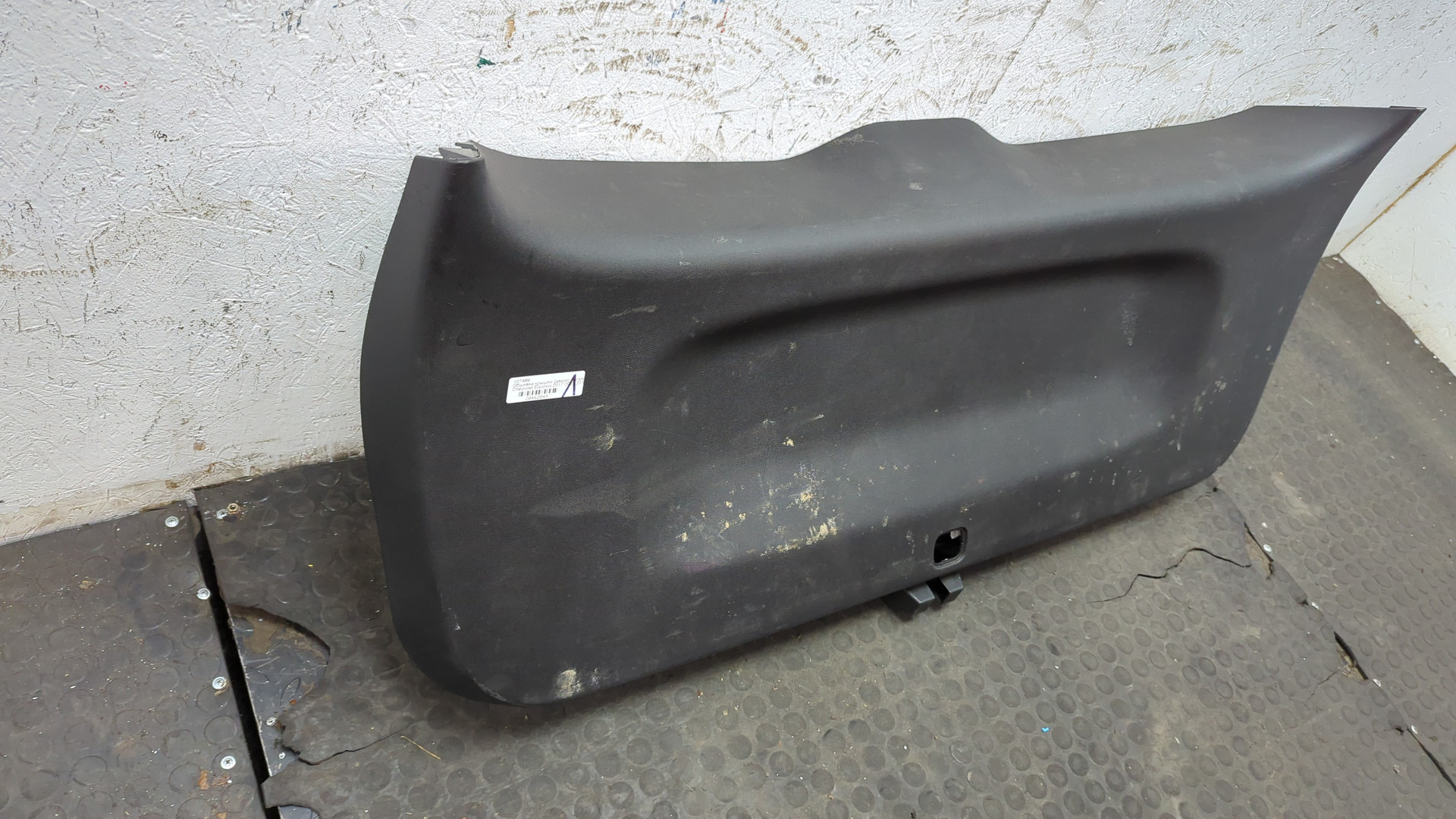 Обшивка двери багажника