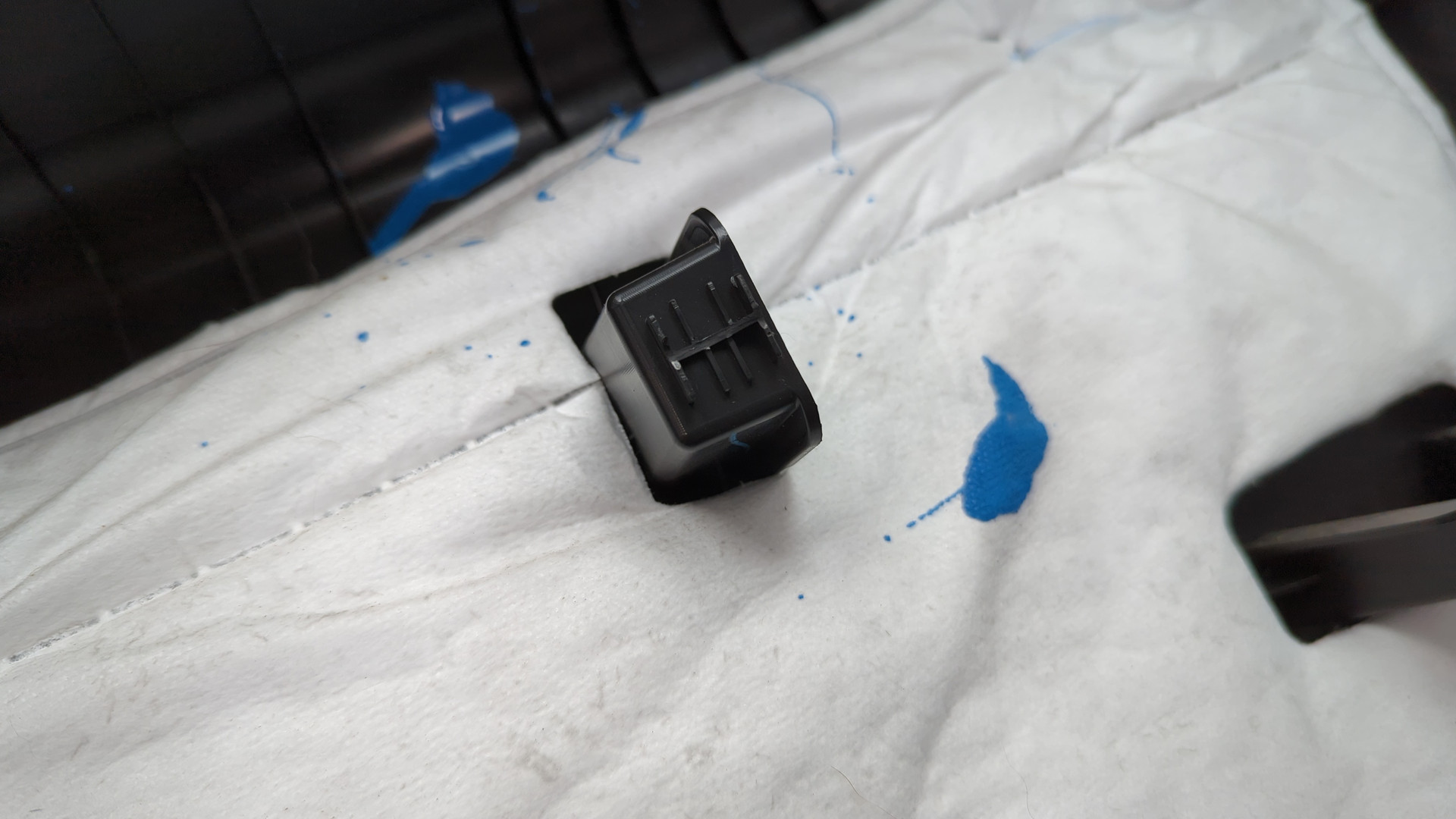 Обшивка двери багажника