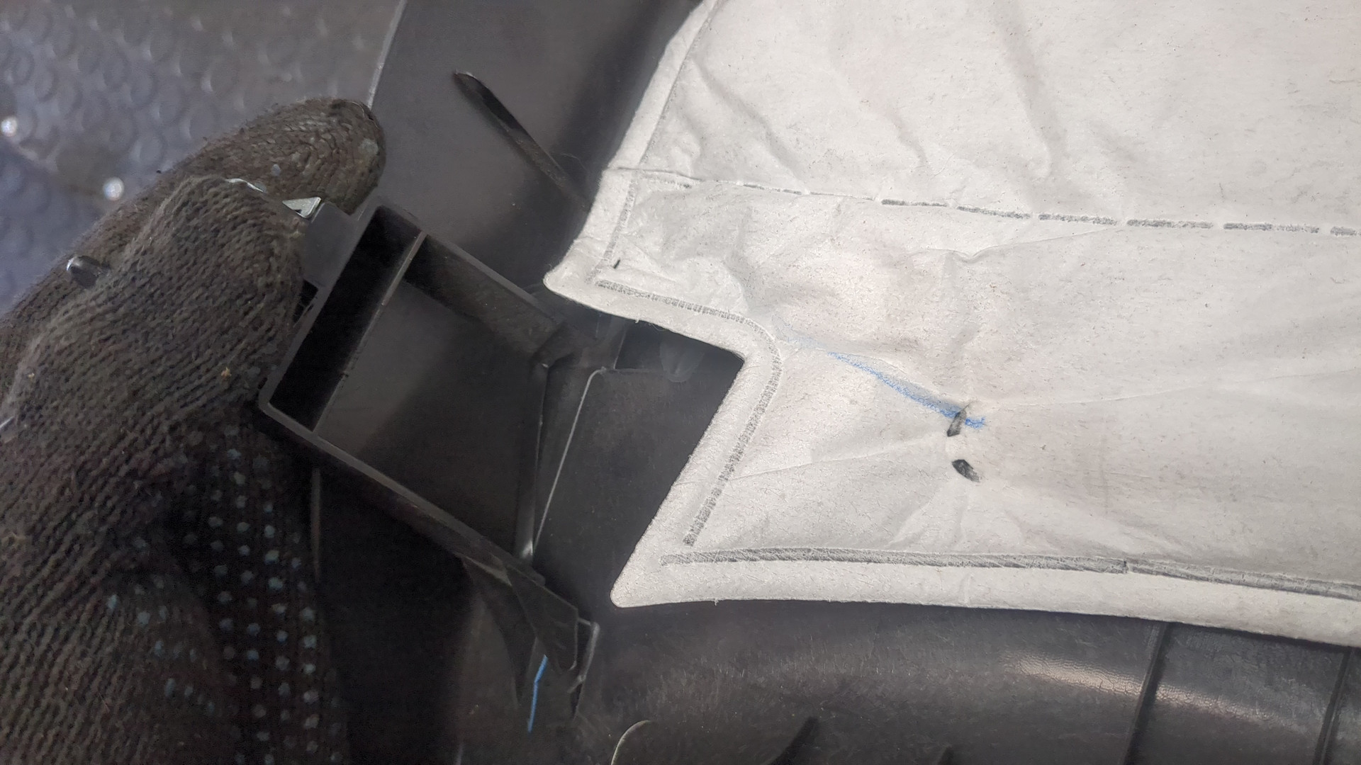 Обшивка двери багажника