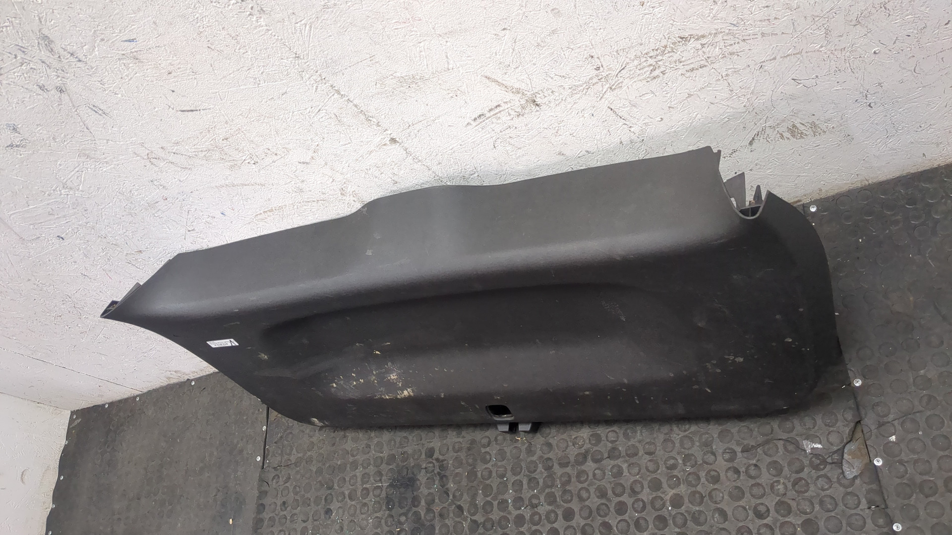 Обшивка двери багажника