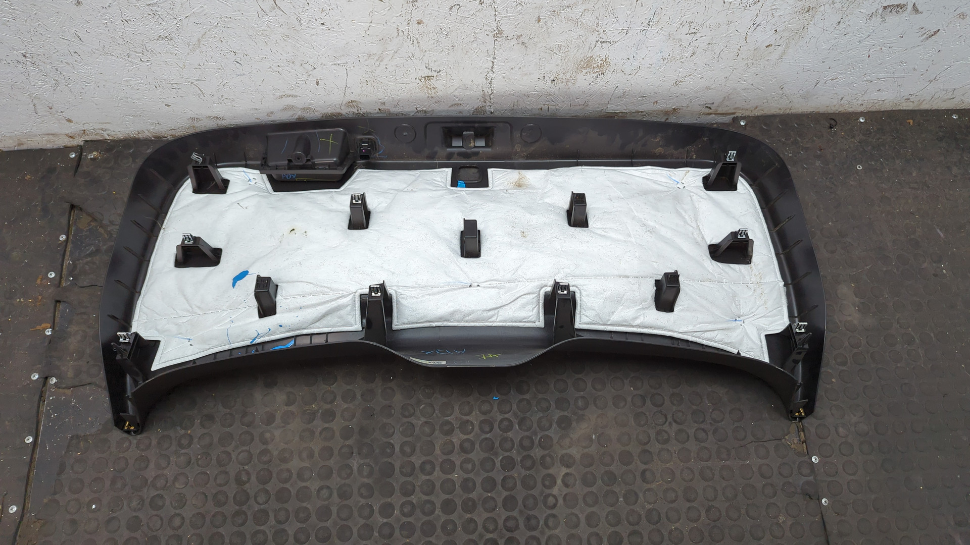 Обшивка двери багажника