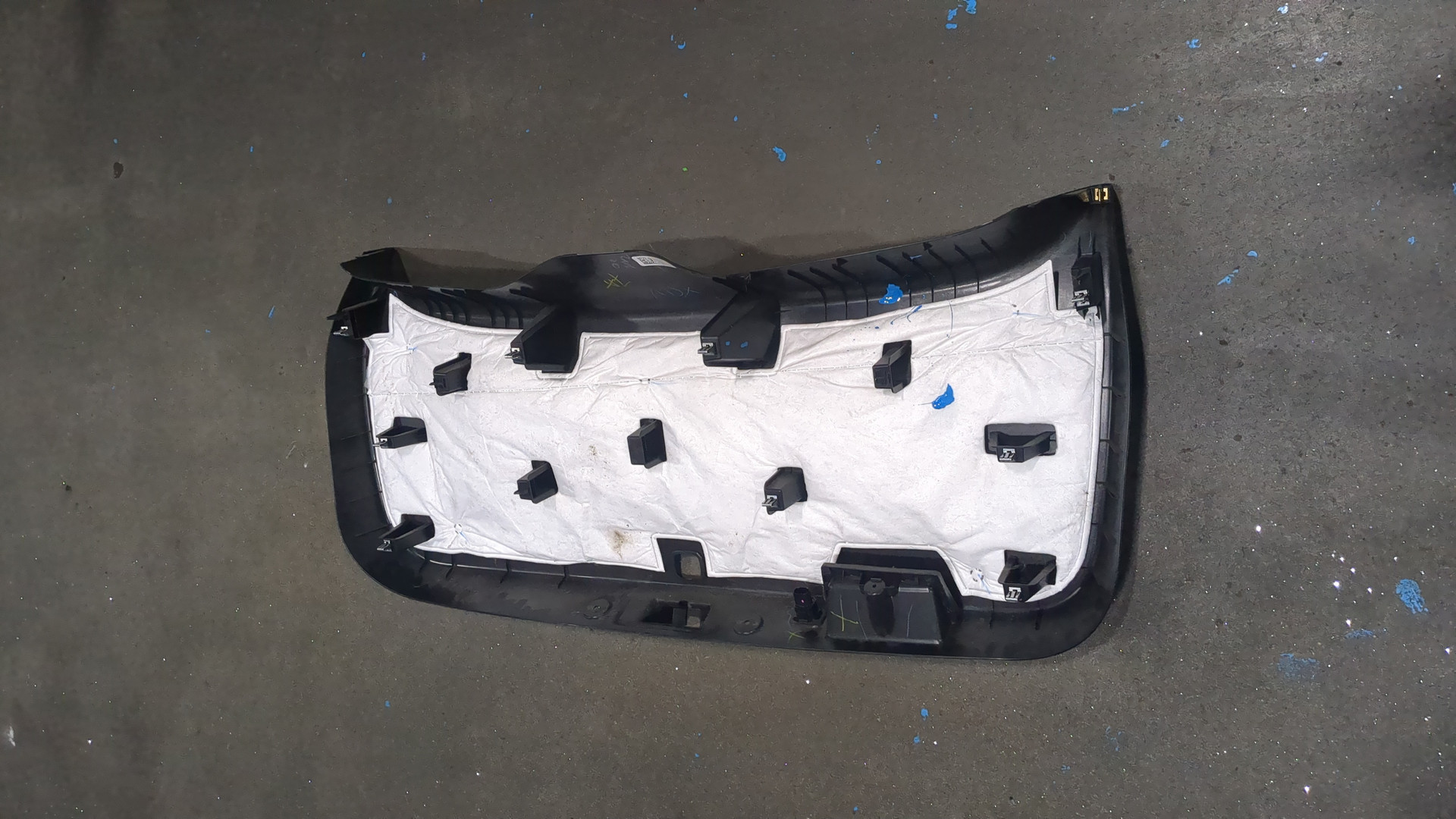 Обшивка двери багажника