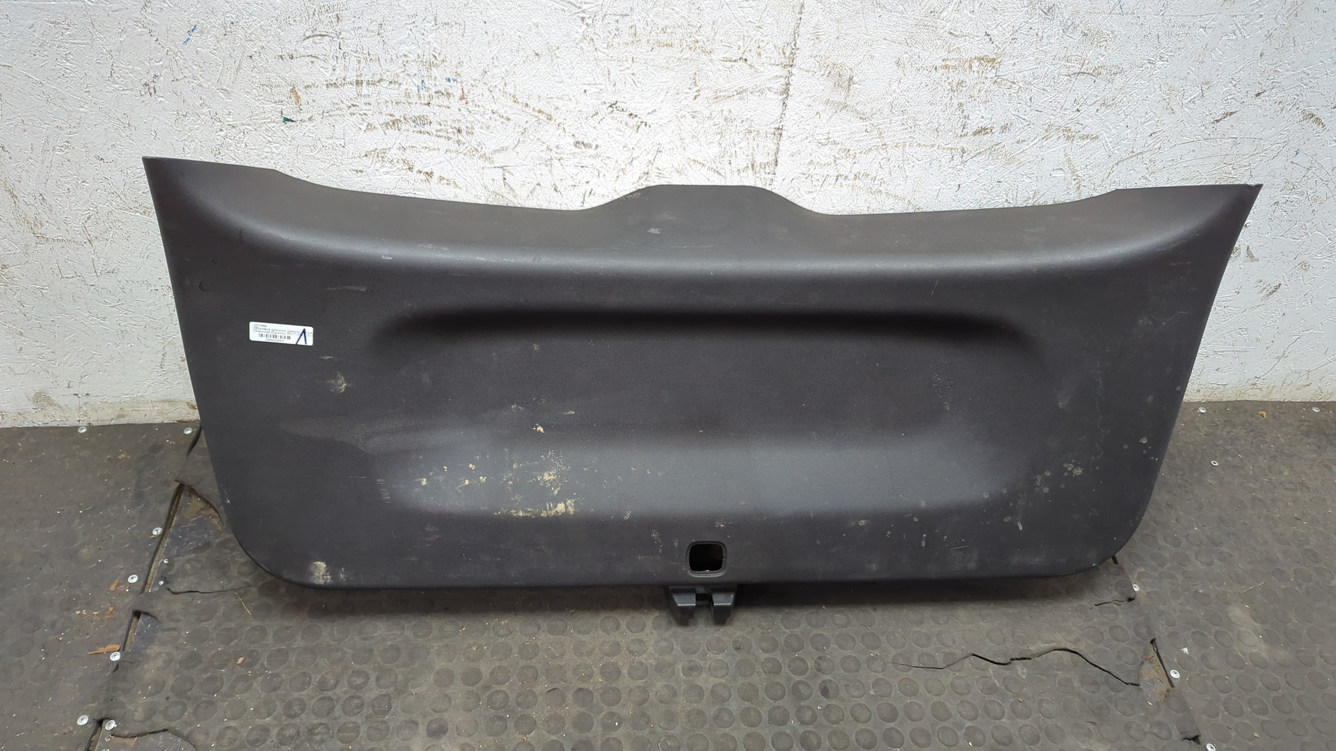 Обшивка двери багажника