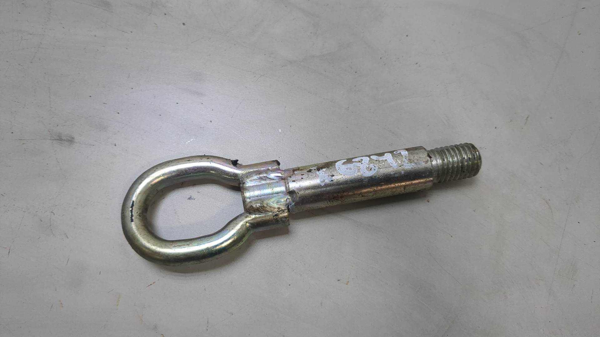 Крюк буксировочный