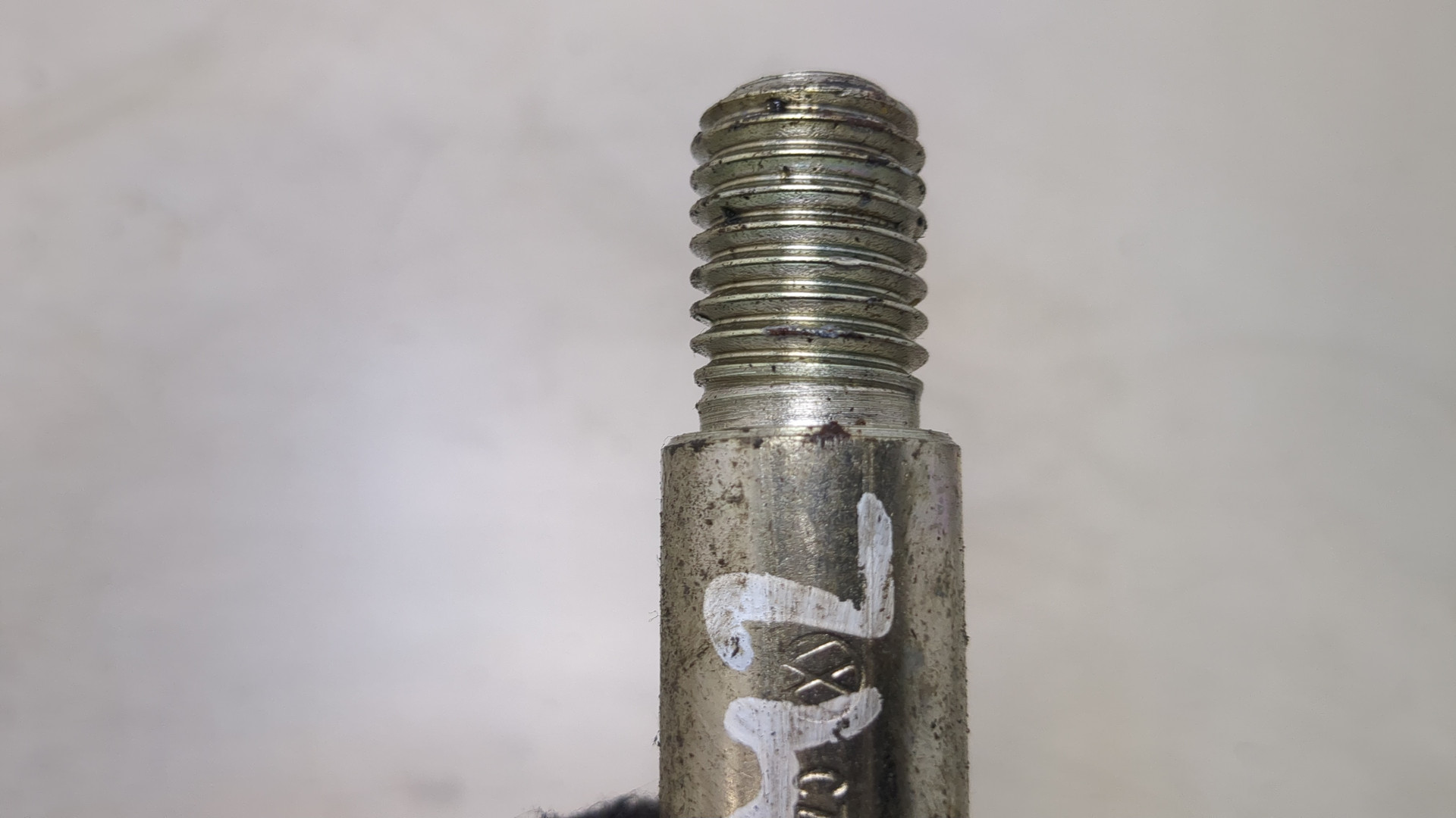 Крюк буксировочный