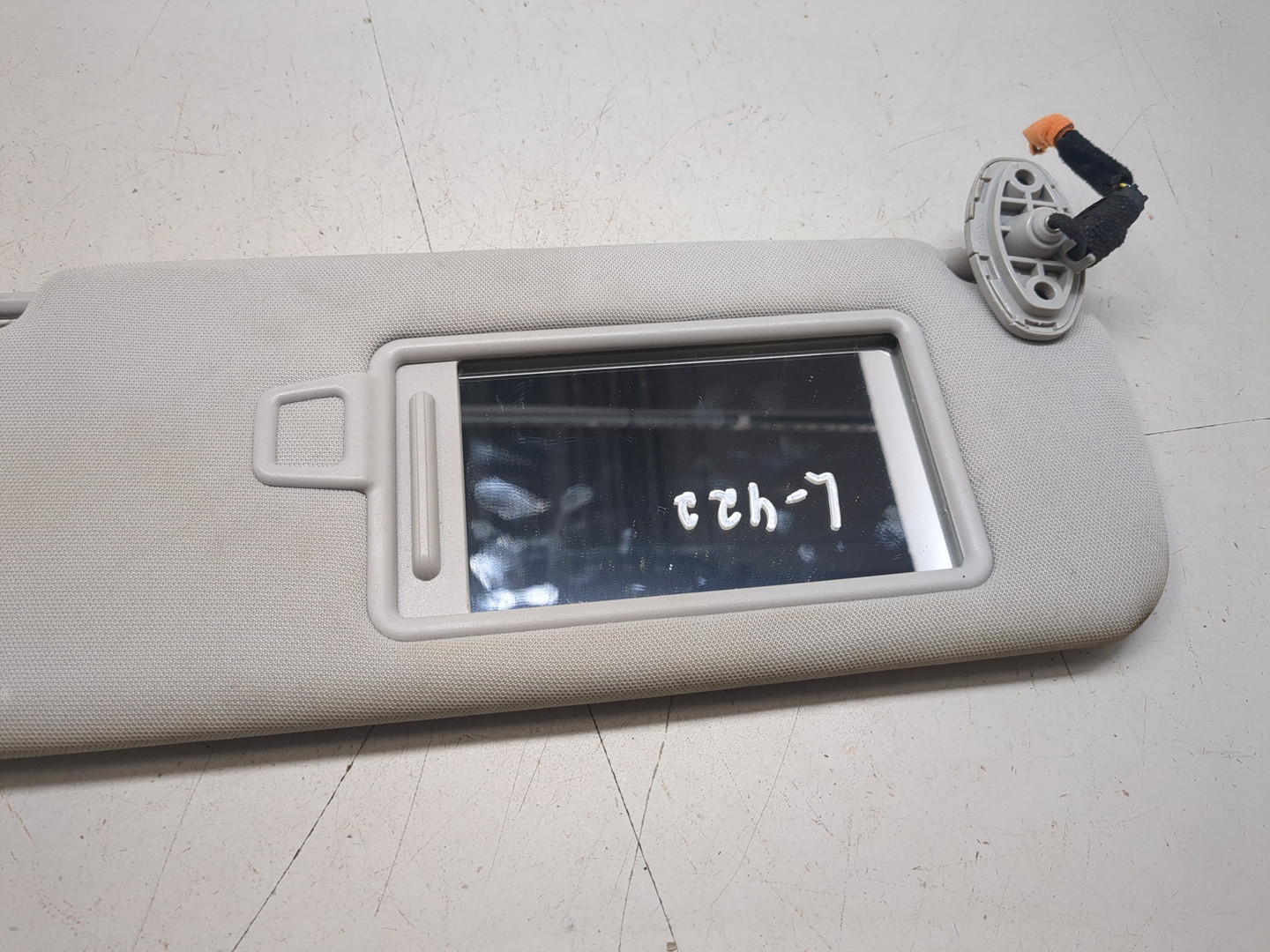 Козырек солнцезащитный