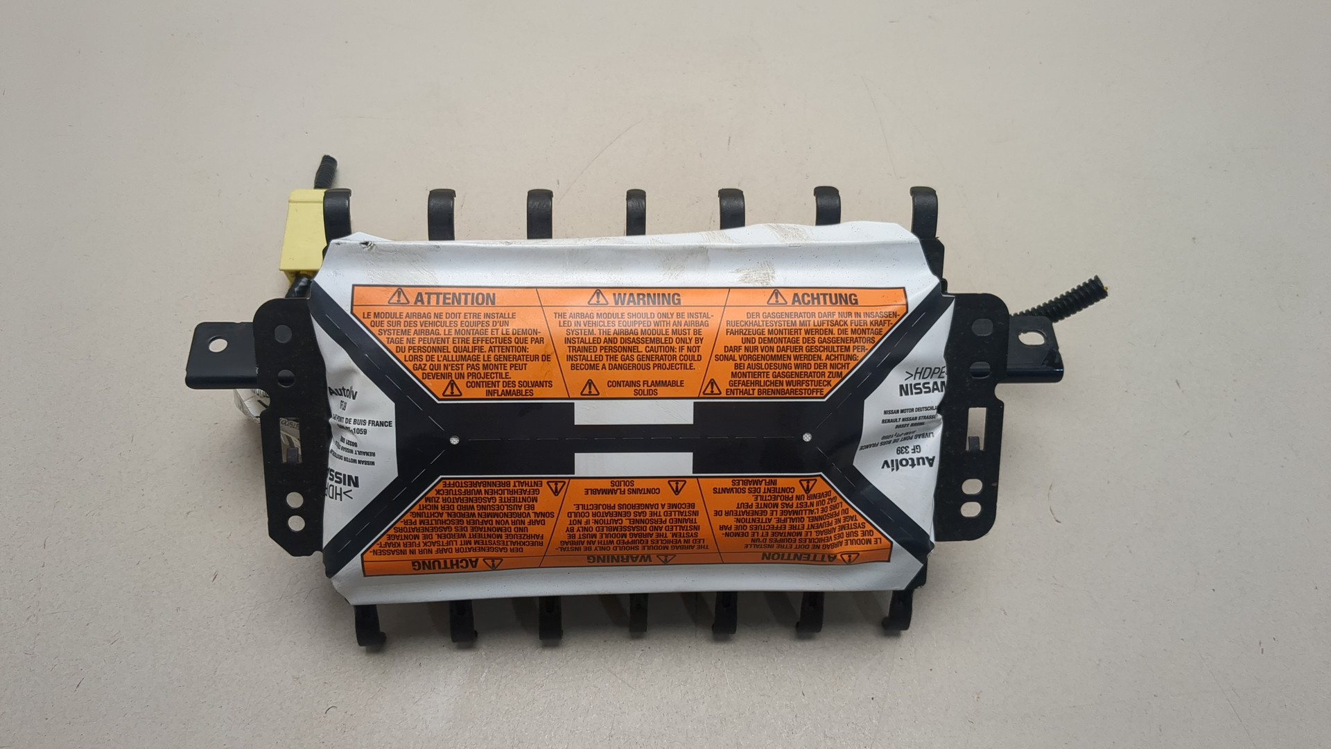 Подушка безопасности пассажирская (в торпедо)