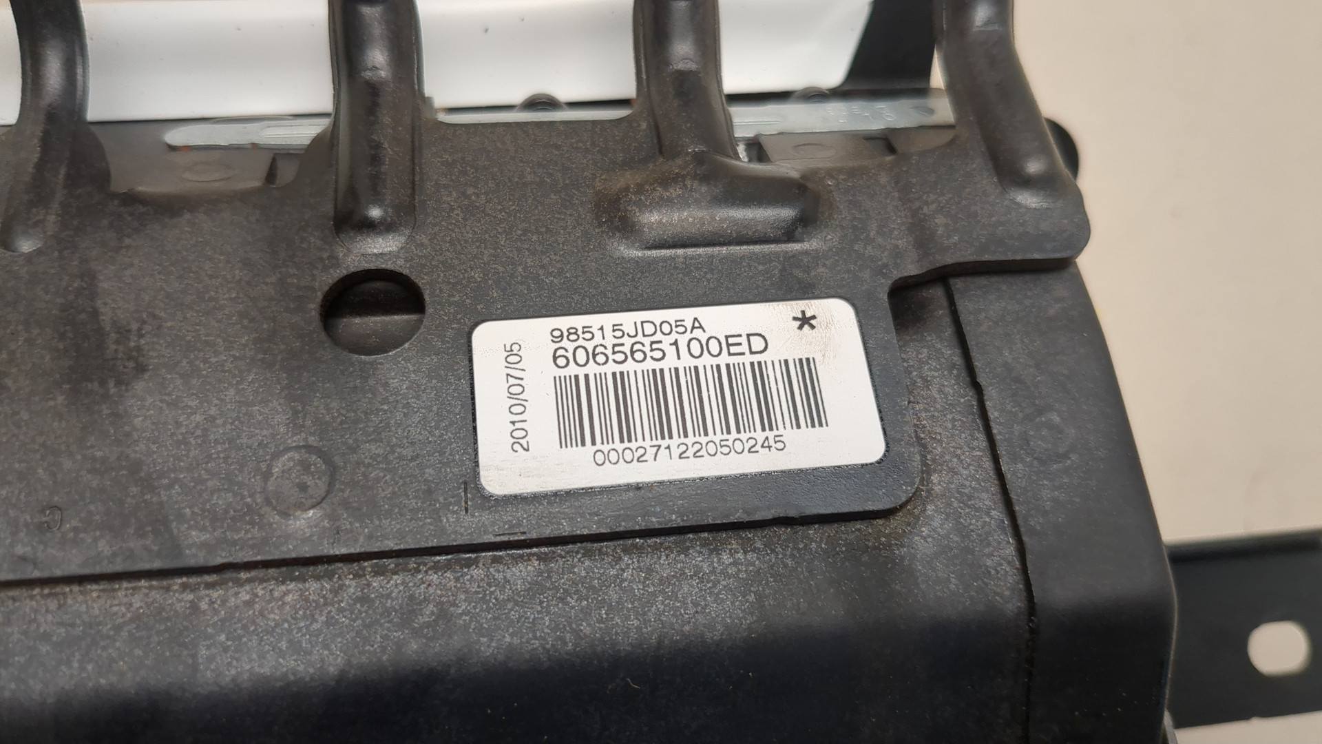 Подушка безопасности пассажирская (в торпедо)