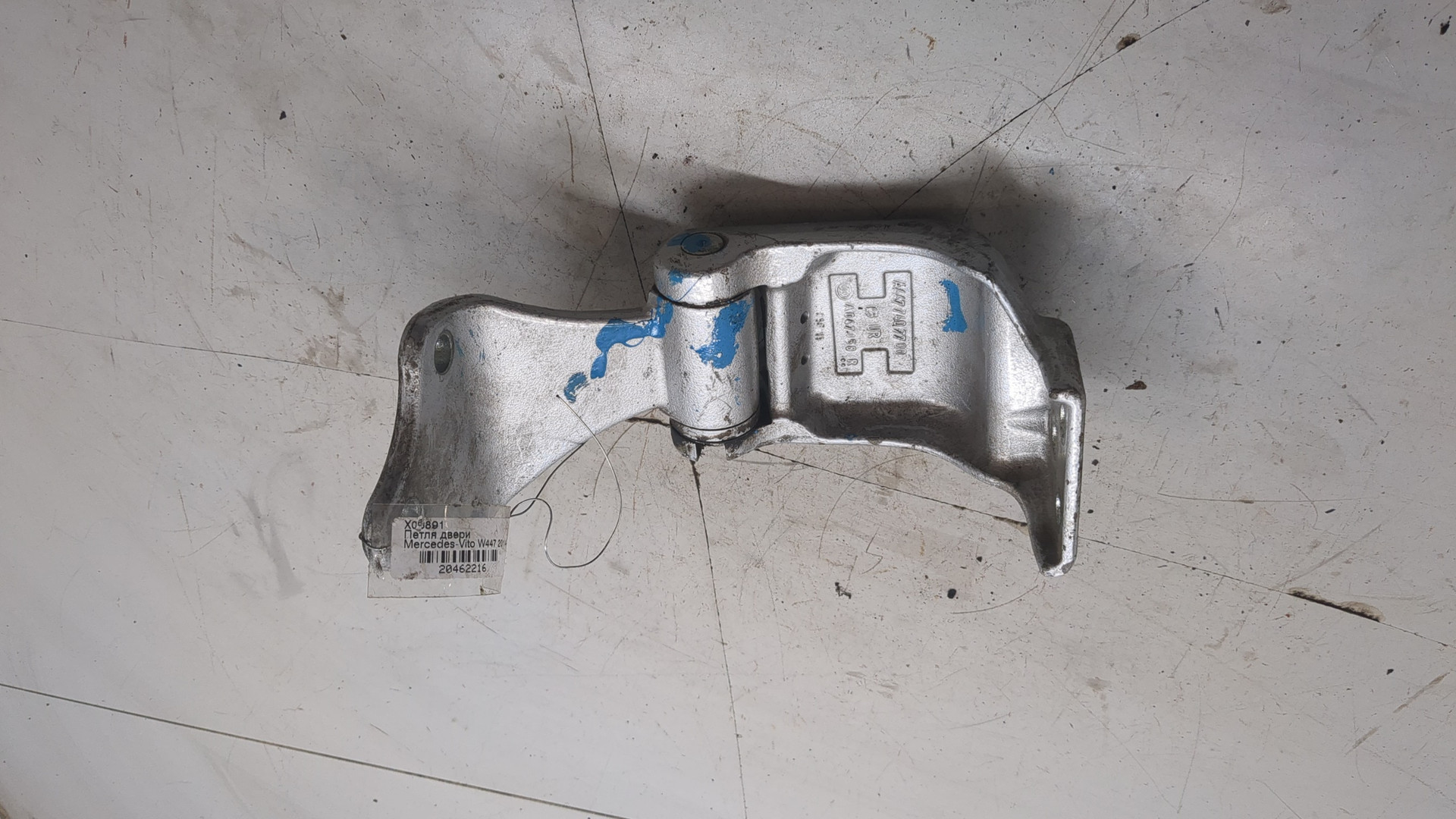 Петля двери