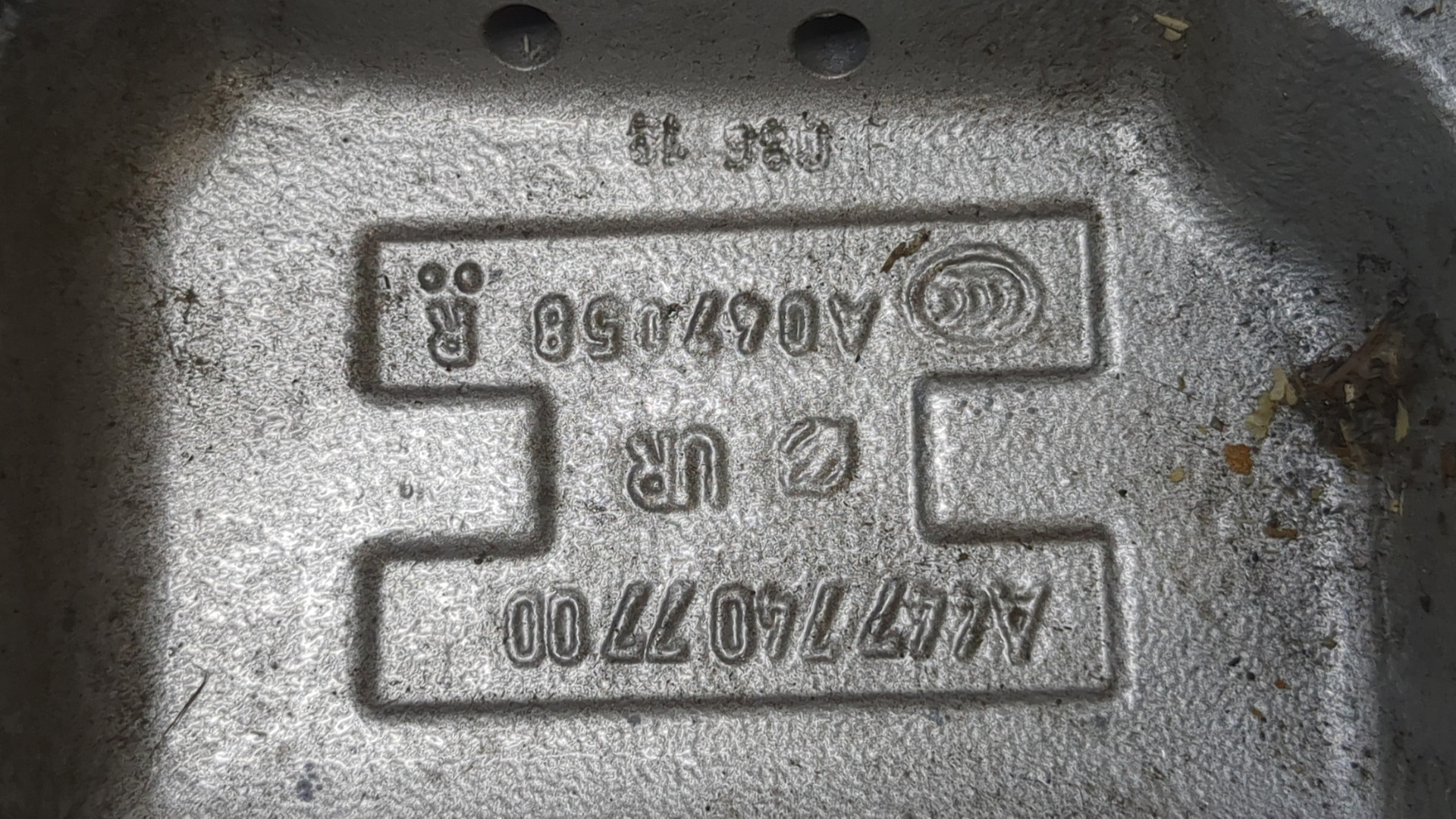 Петля двери