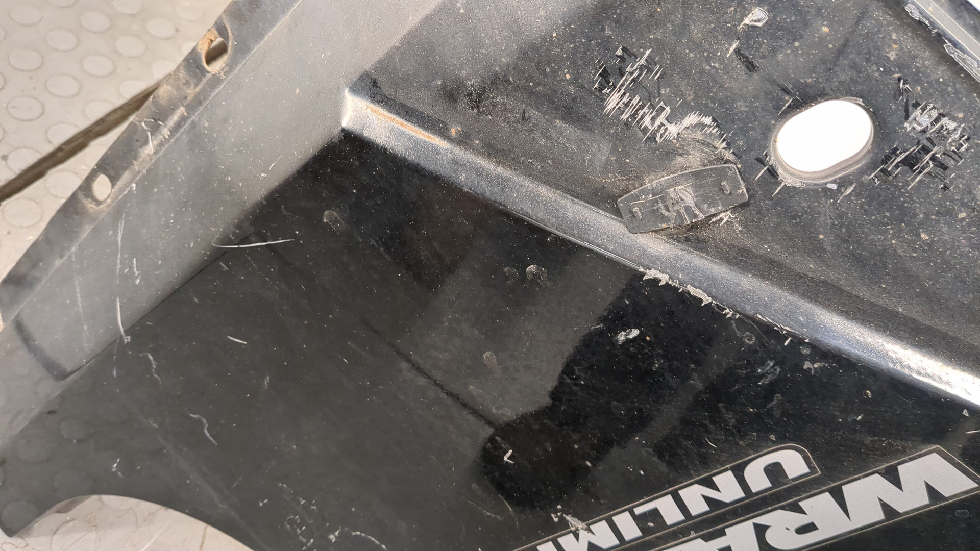 Крыло переднее левое