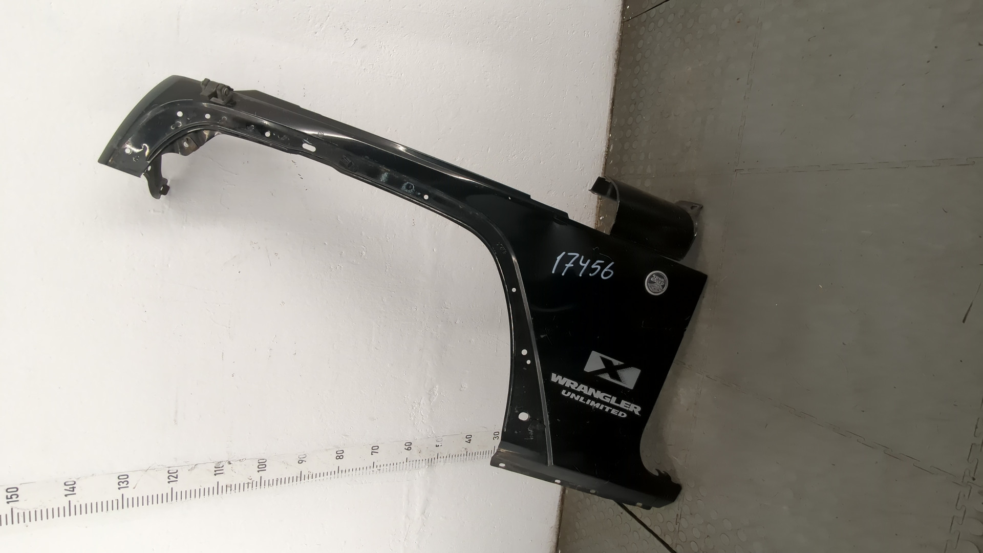 Крыло переднее левое