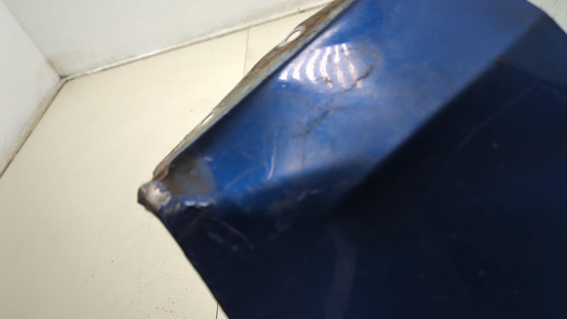 Крыло переднее правое