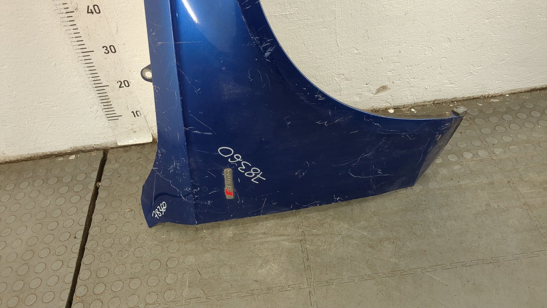 Крыло переднее правое