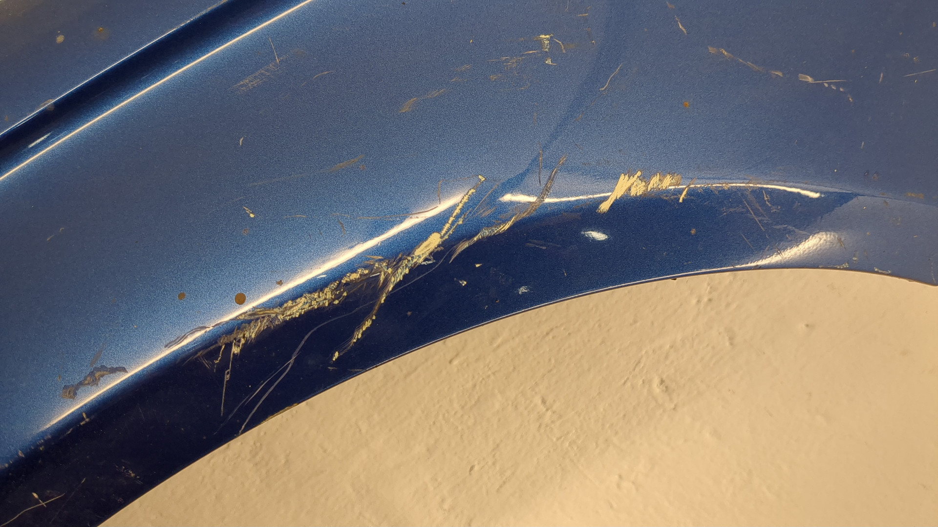 Крыло переднее правое