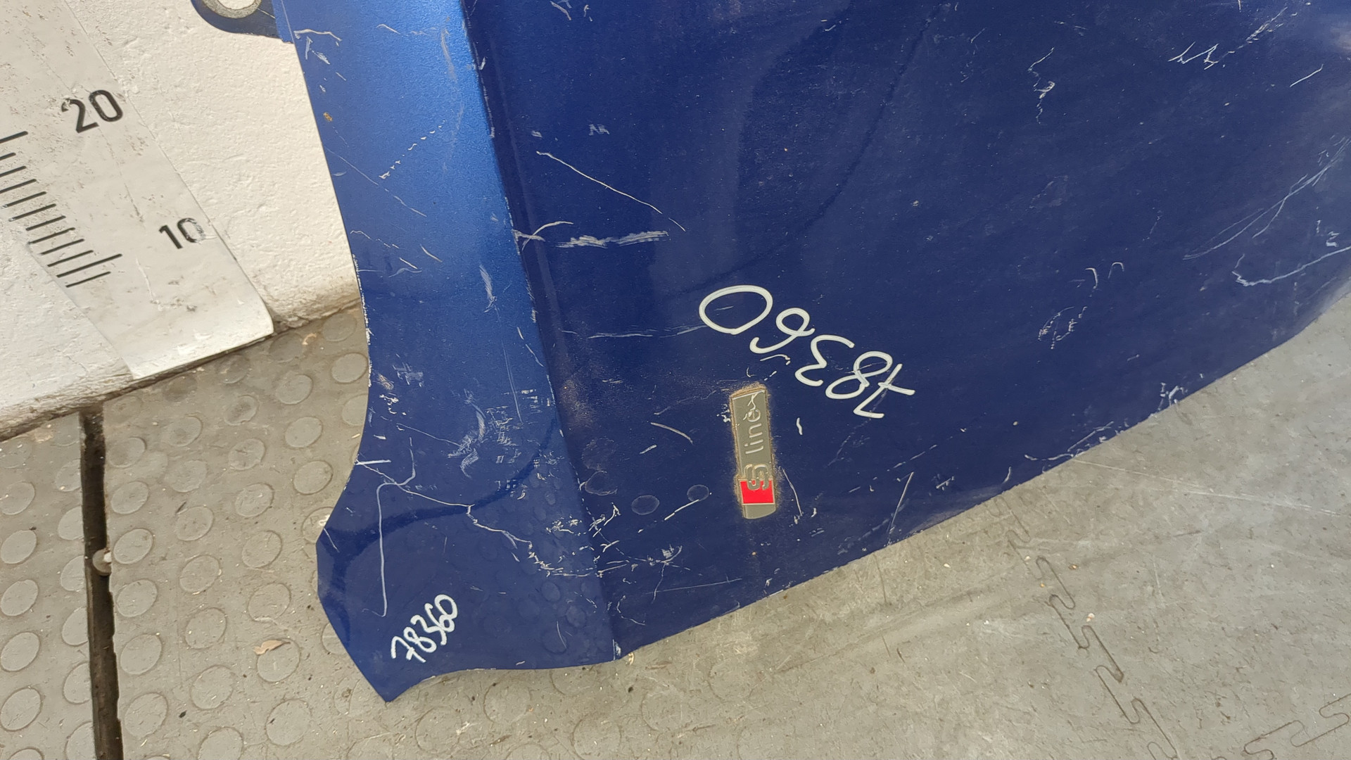 Крыло переднее правое