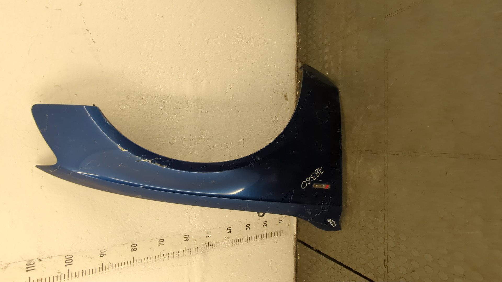 Крыло переднее правое