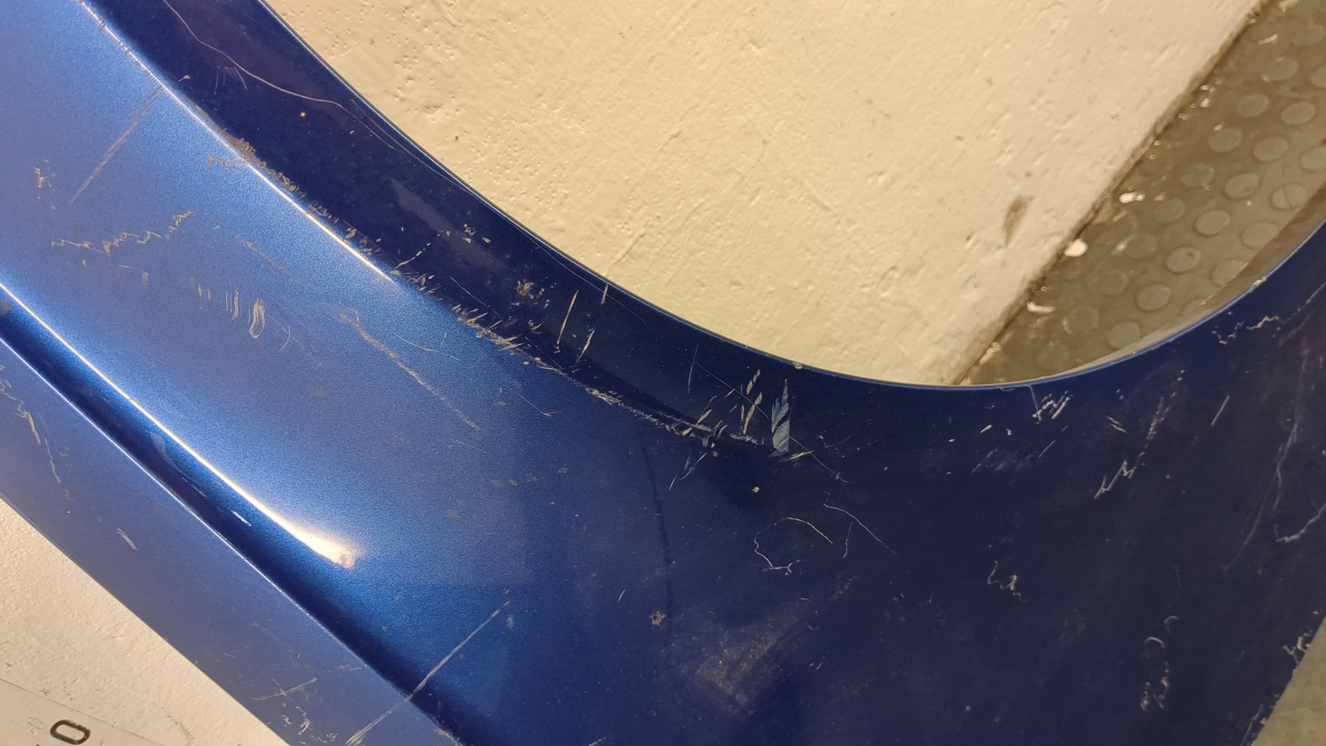 Крыло переднее правое