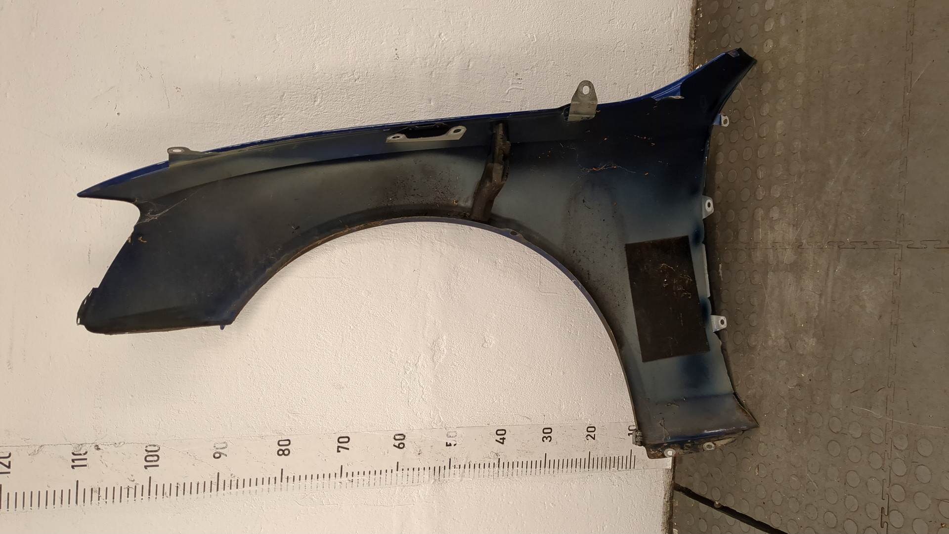 Крыло переднее правое