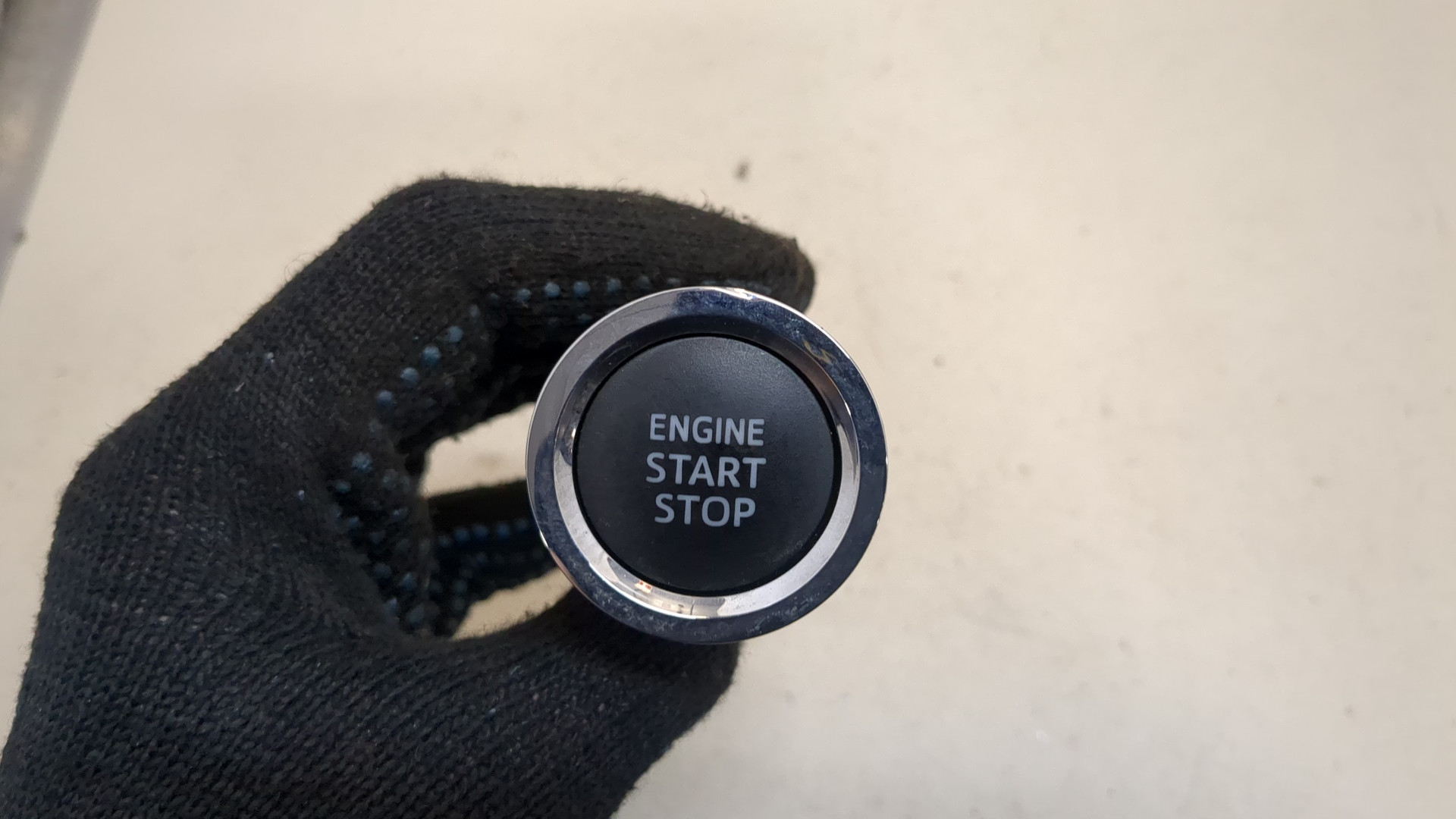 Кнопка запуска двигателя