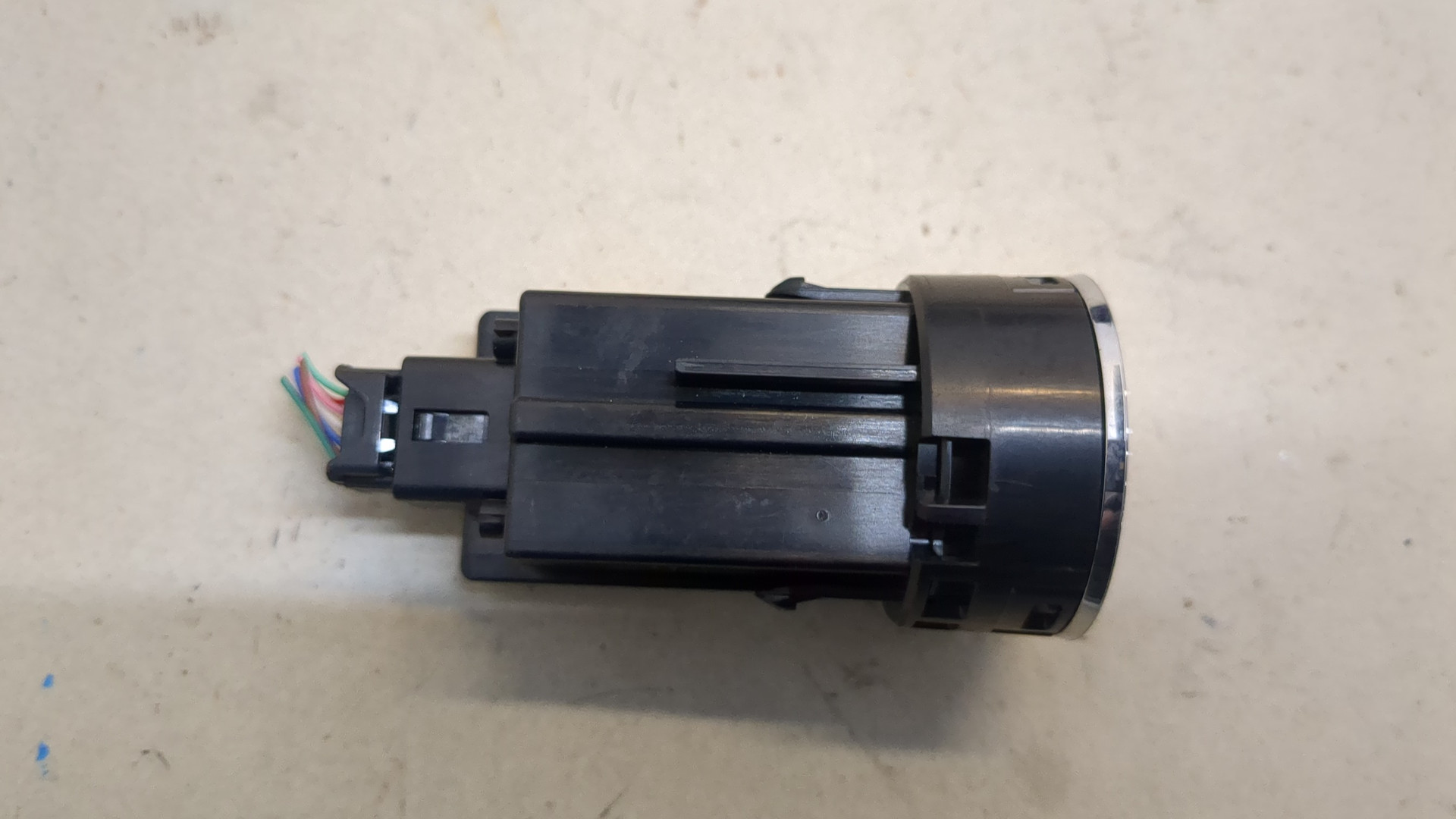 Кнопка запуска двигателя