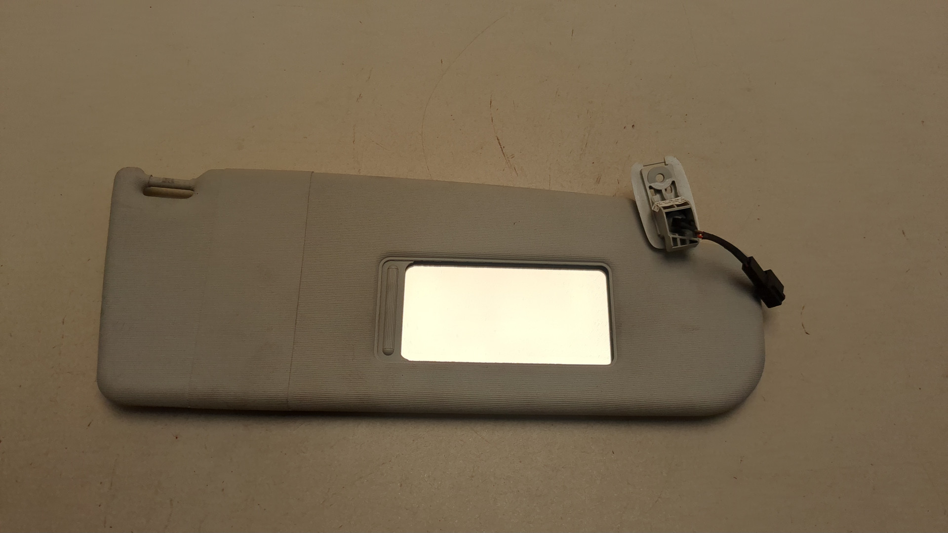 Козырек солнцезащитный