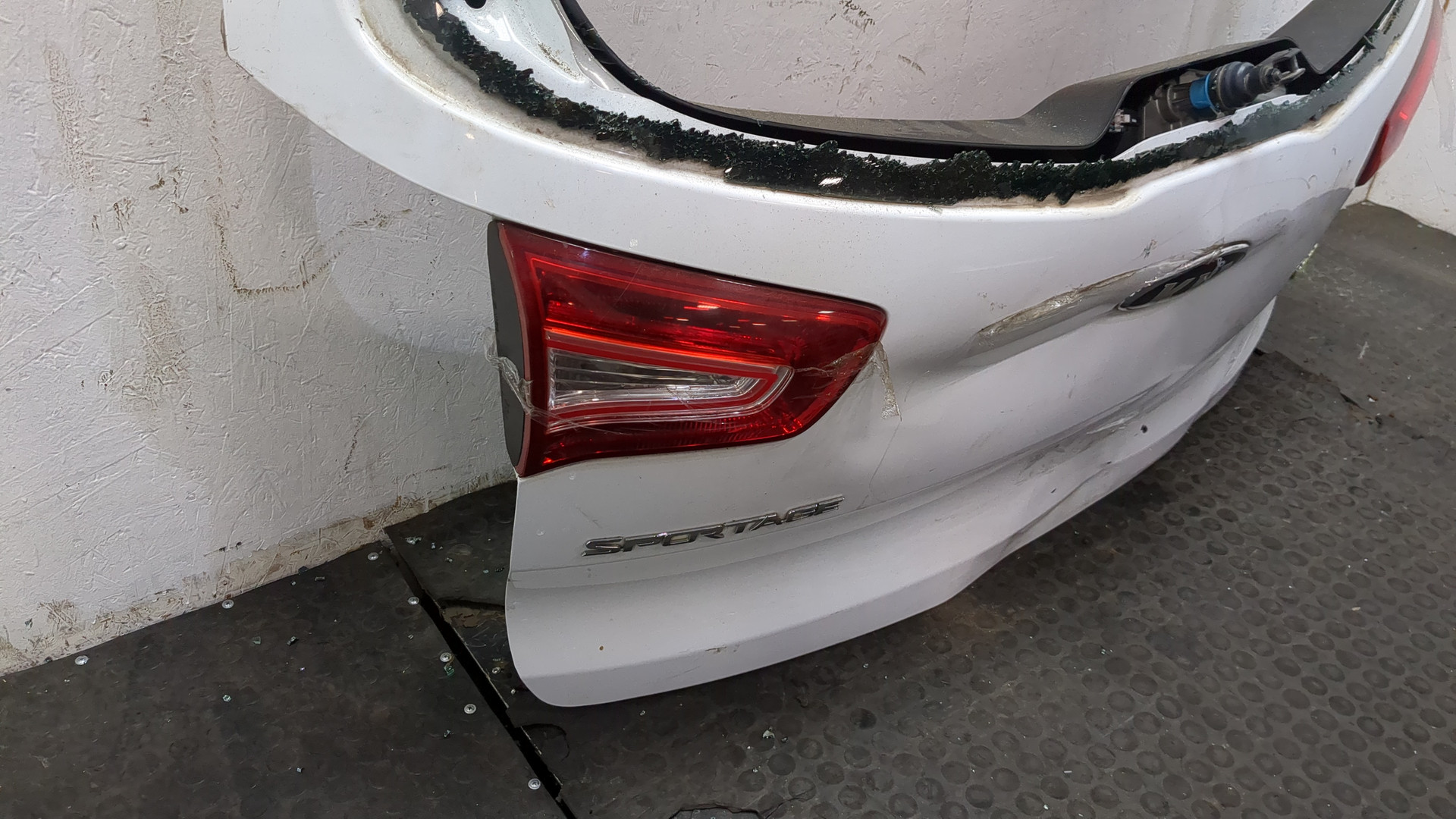 Дверь багажника