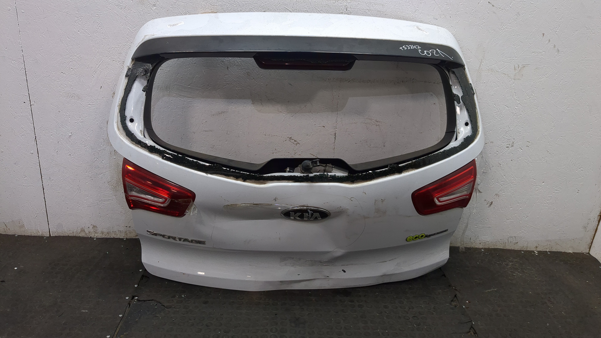 Дверь багажника