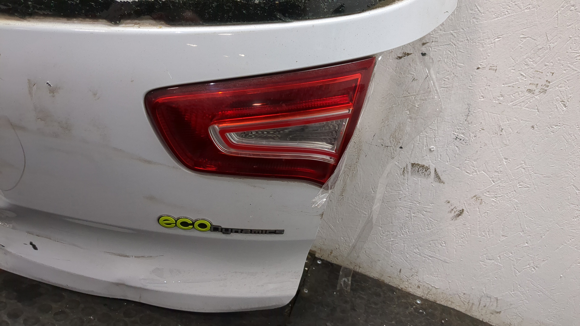 Дверь багажника