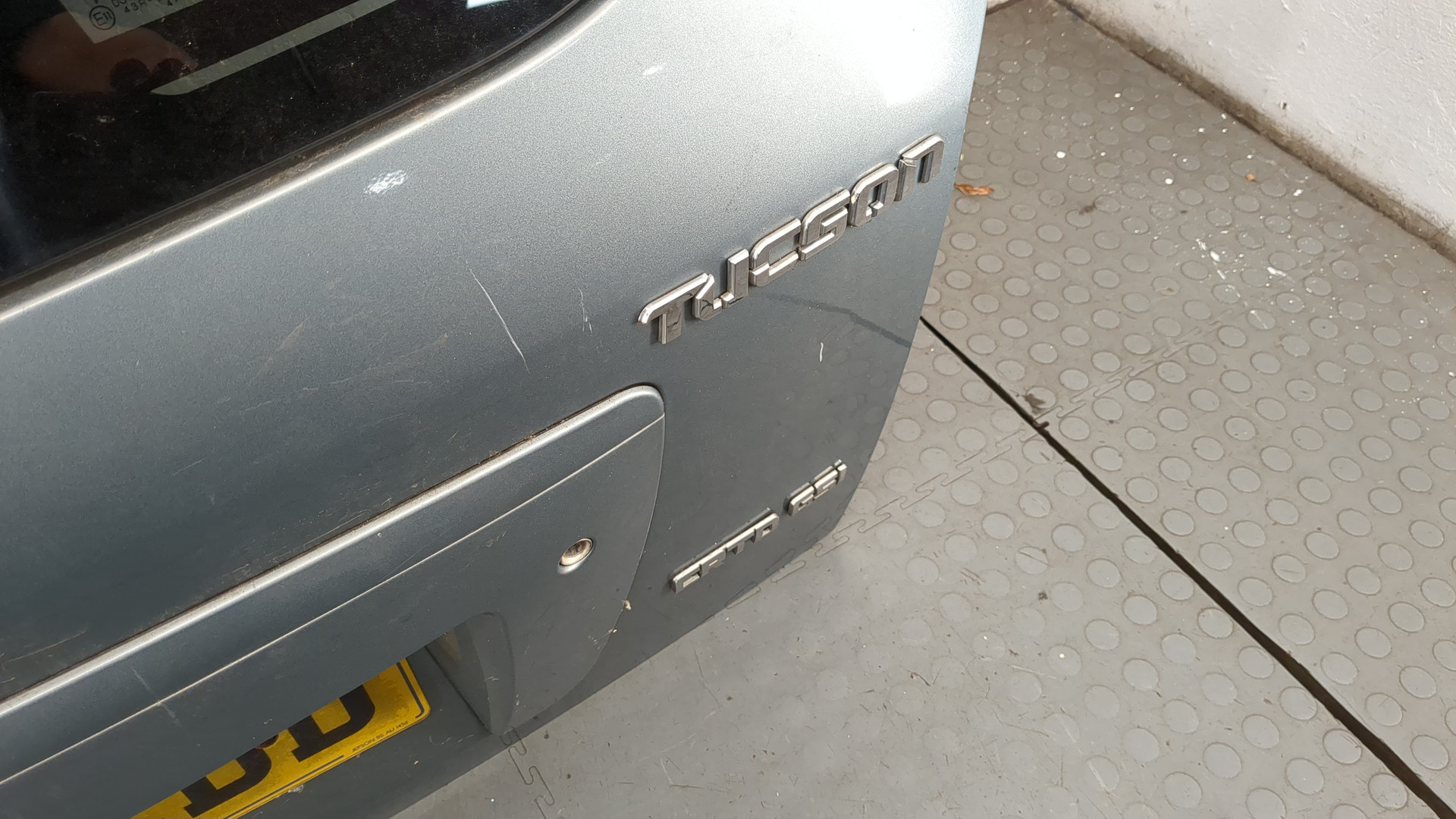 Дверь багажника