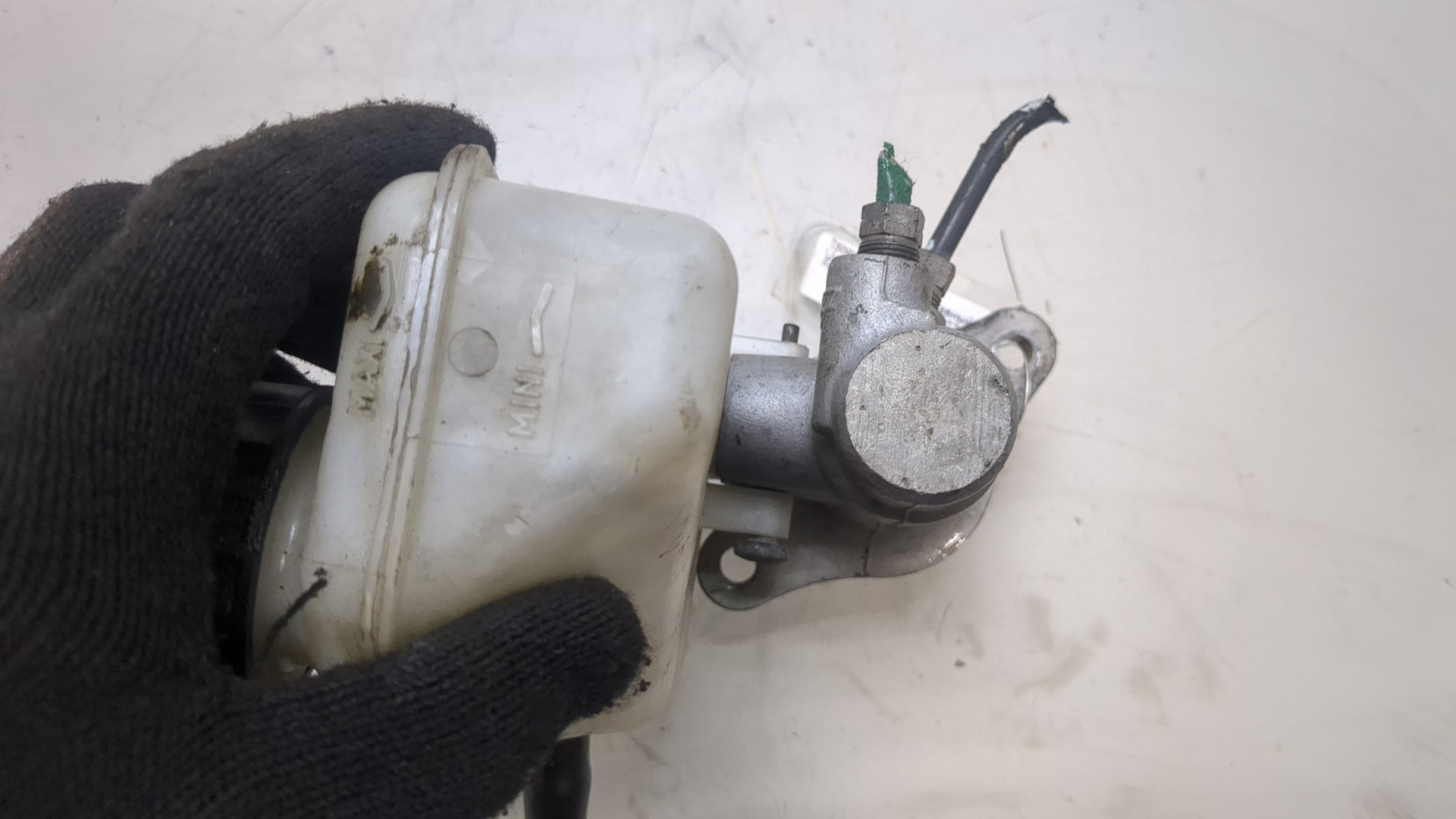 Цилиндр тормозной главный