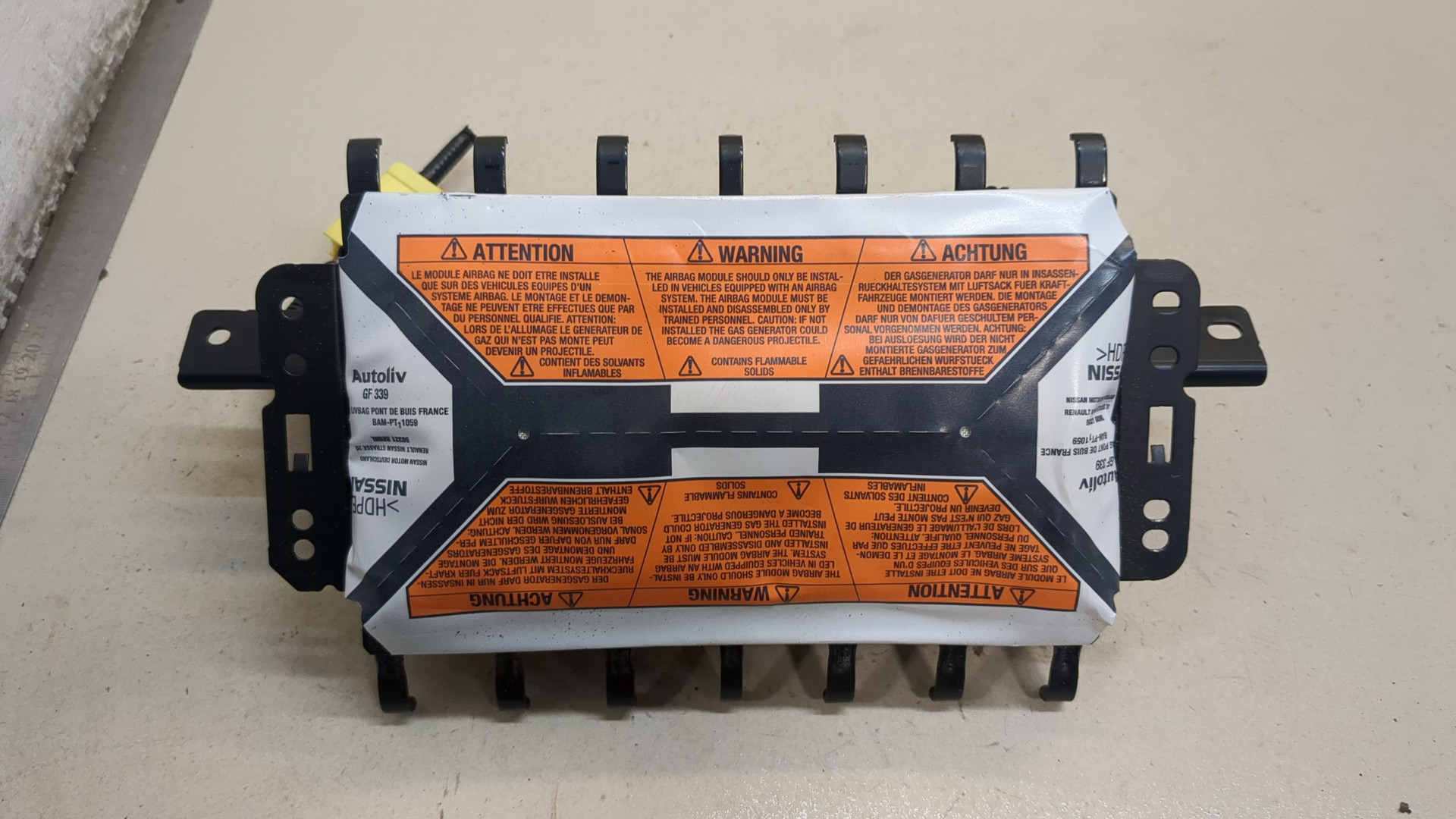 Подушка безопасности пассажирская (в торпедо)