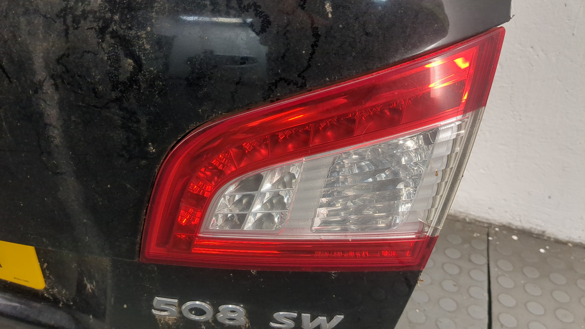 Дверь багажника