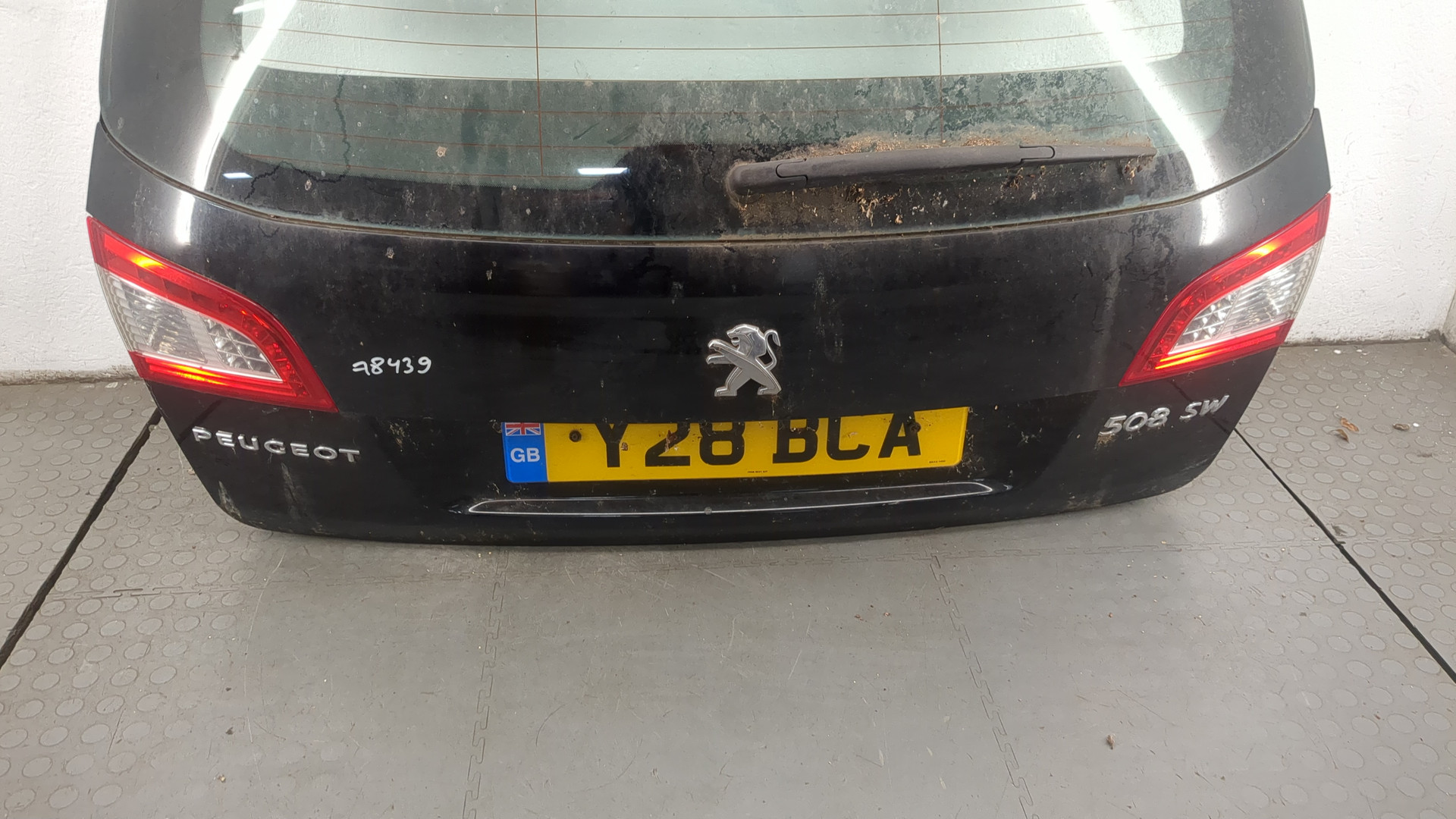 Дверь багажника