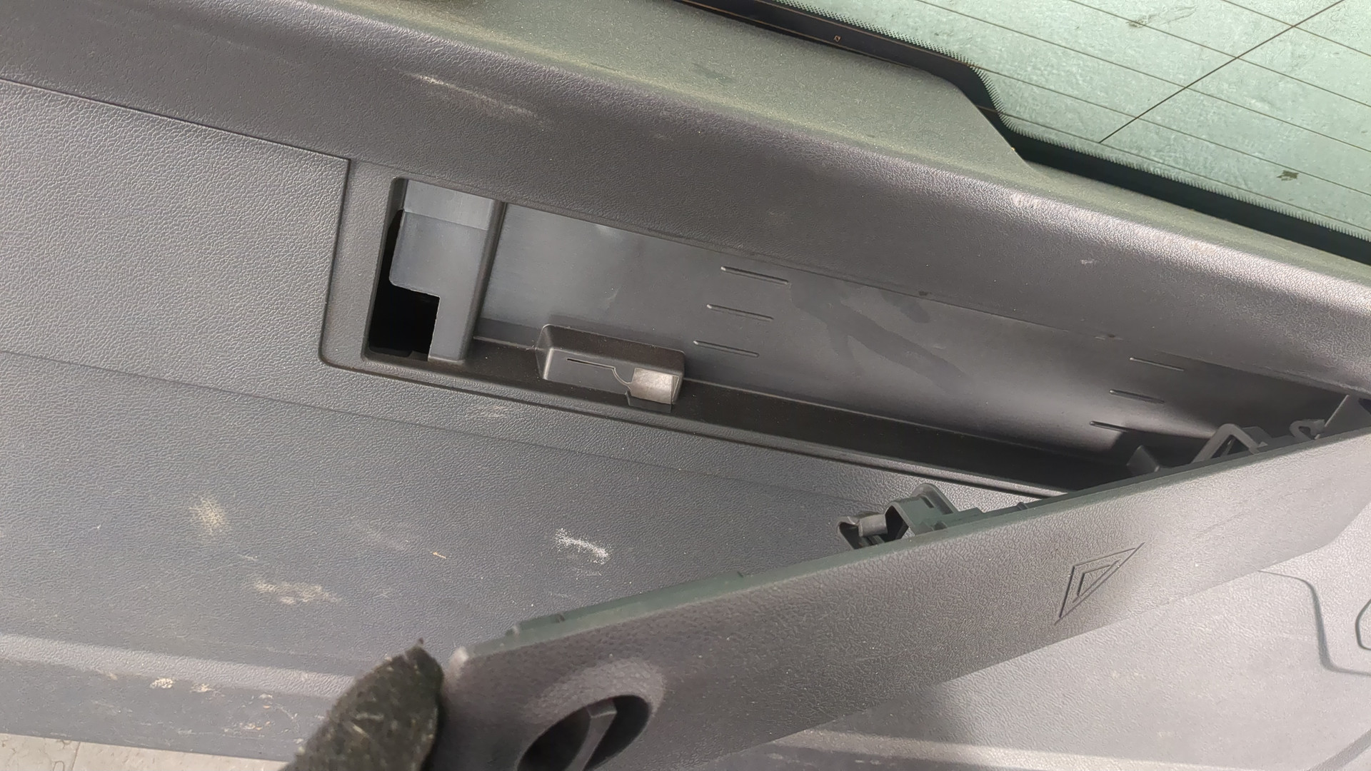 Дверь багажника