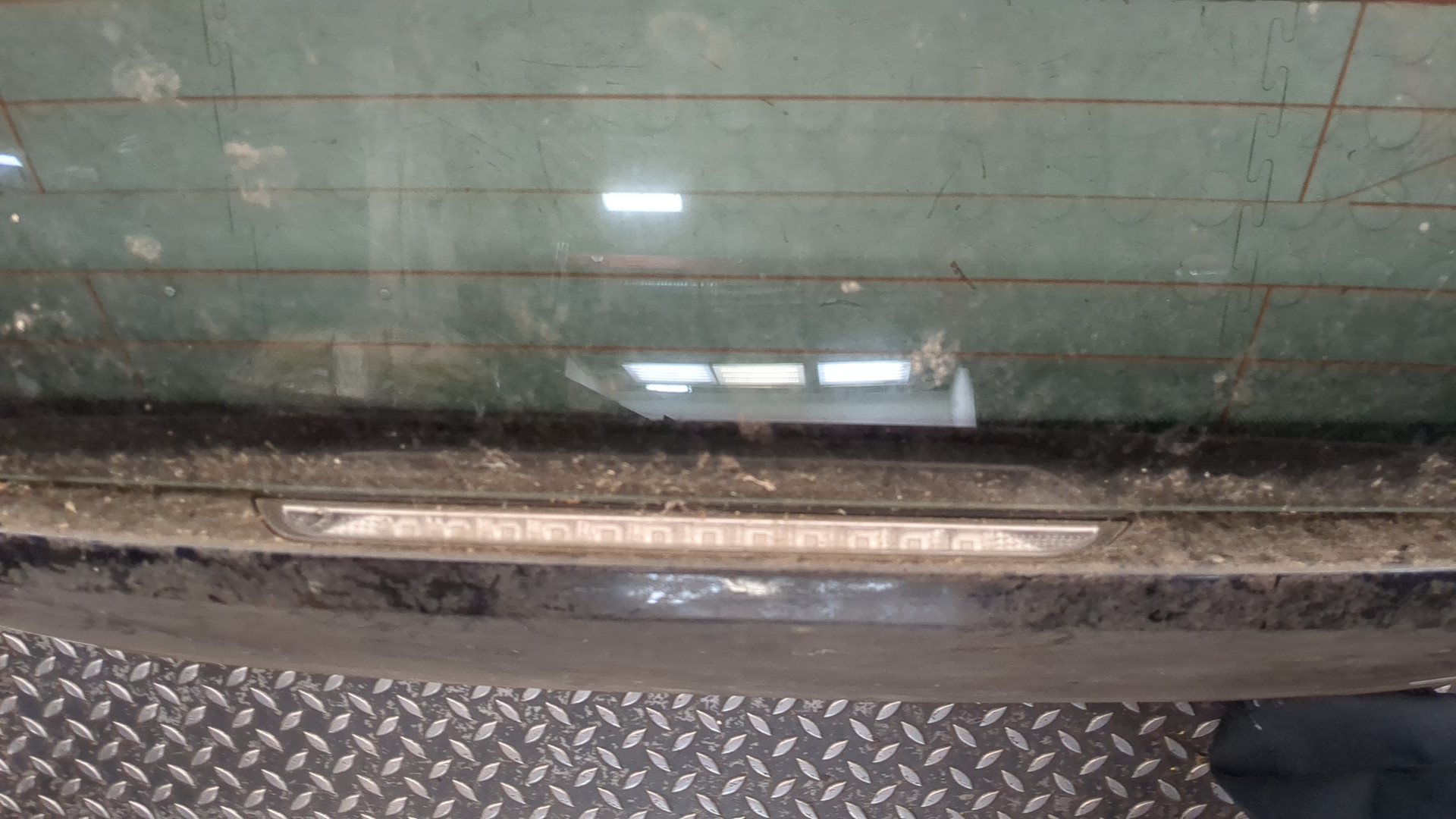 Дверь багажника