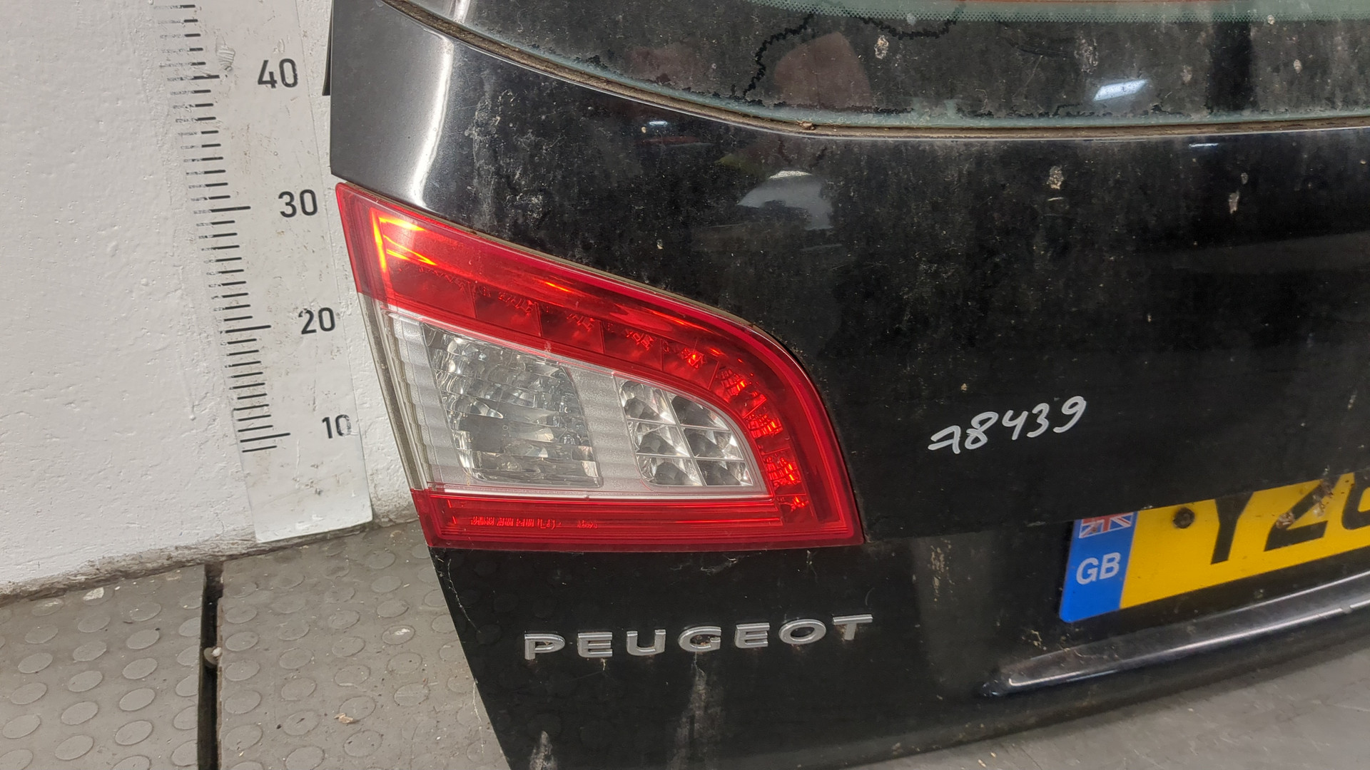 Дверь багажника