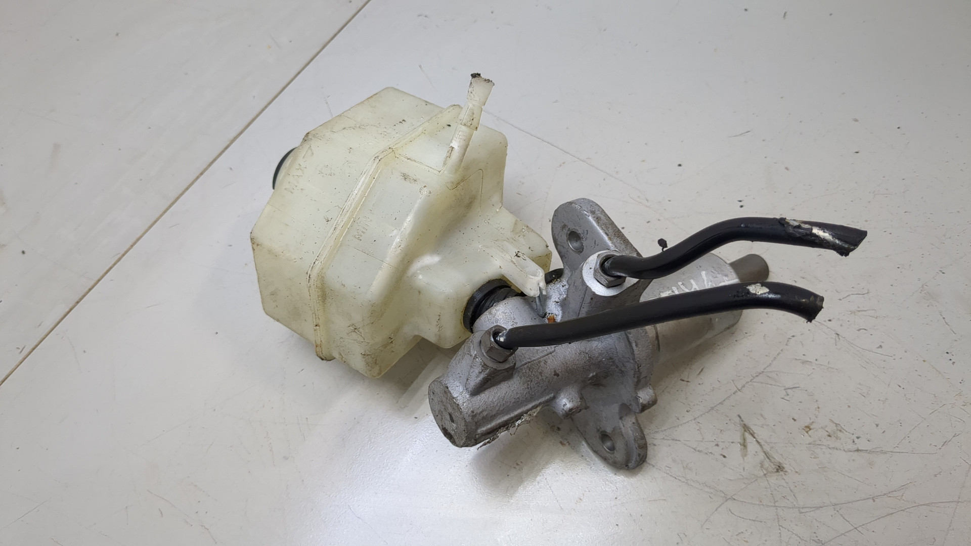 Цилиндр тормозной главный