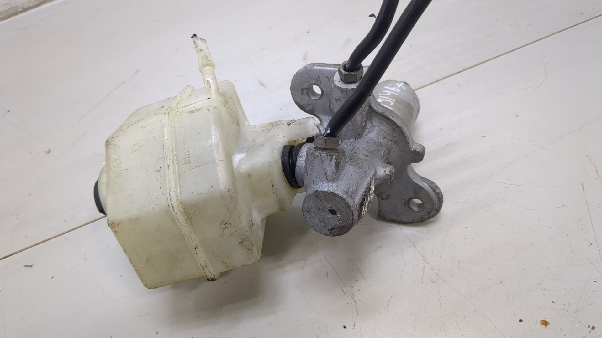 Цилиндр тормозной главный