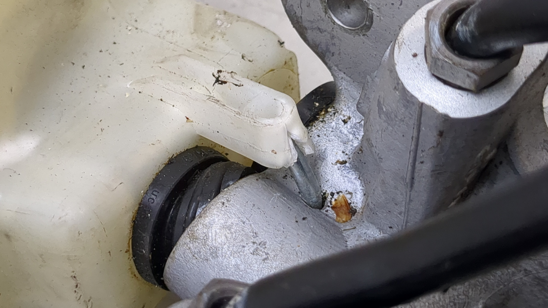 Цилиндр тормозной главный