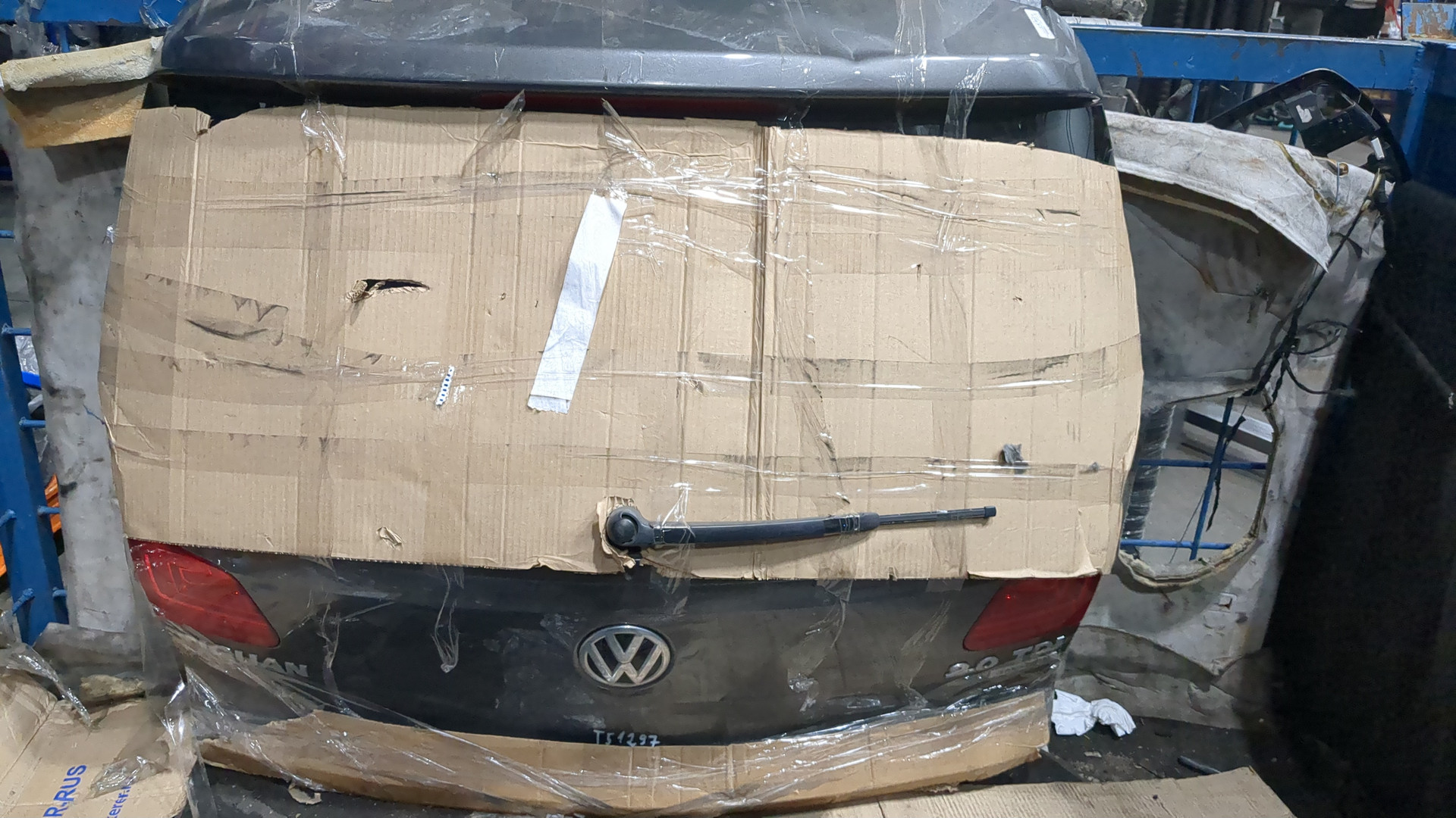 Дверь багажника