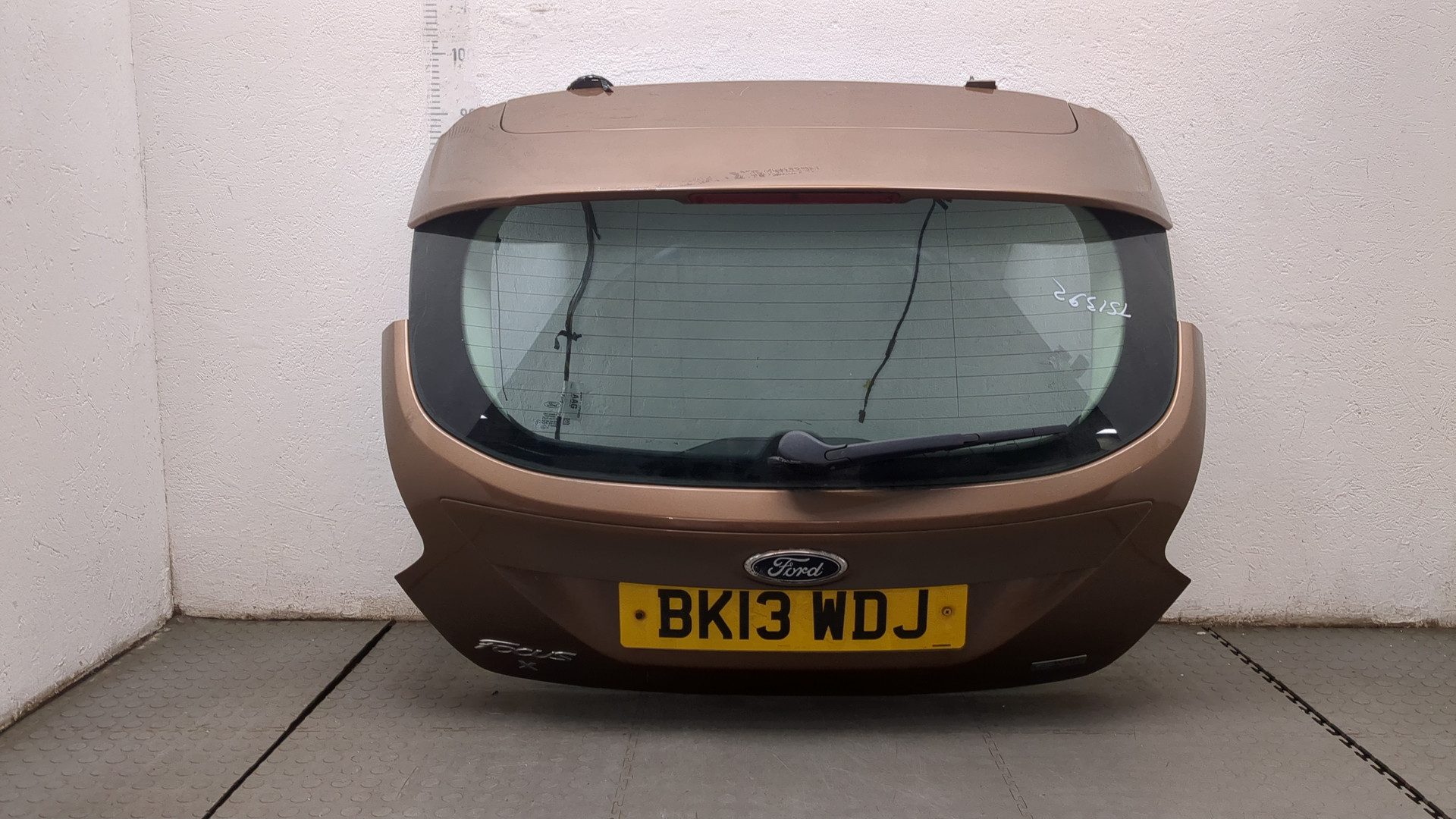 Дверь багажника