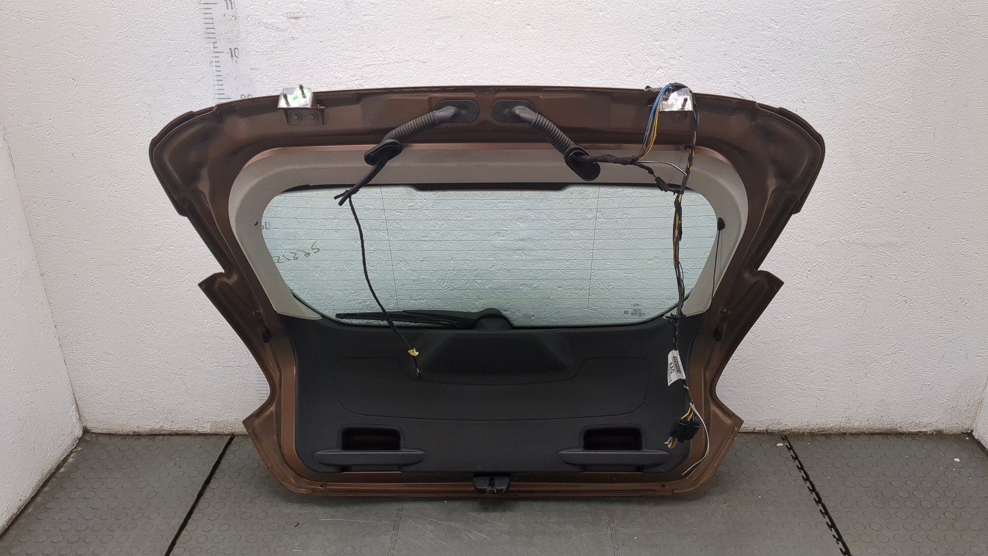 Дверь багажника