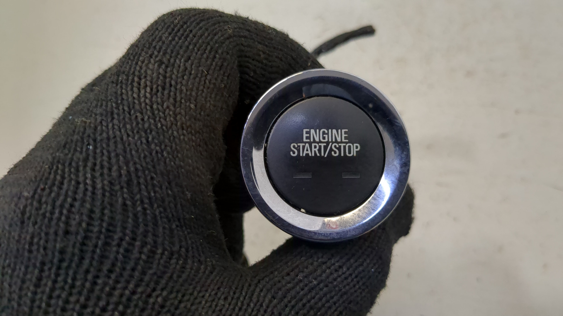 Кнопка запуска двигателя